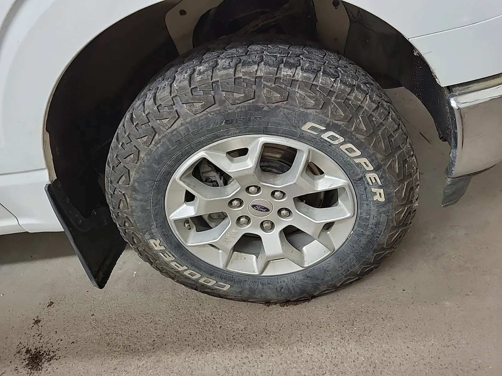 Right Front Wheel/Tire Photo