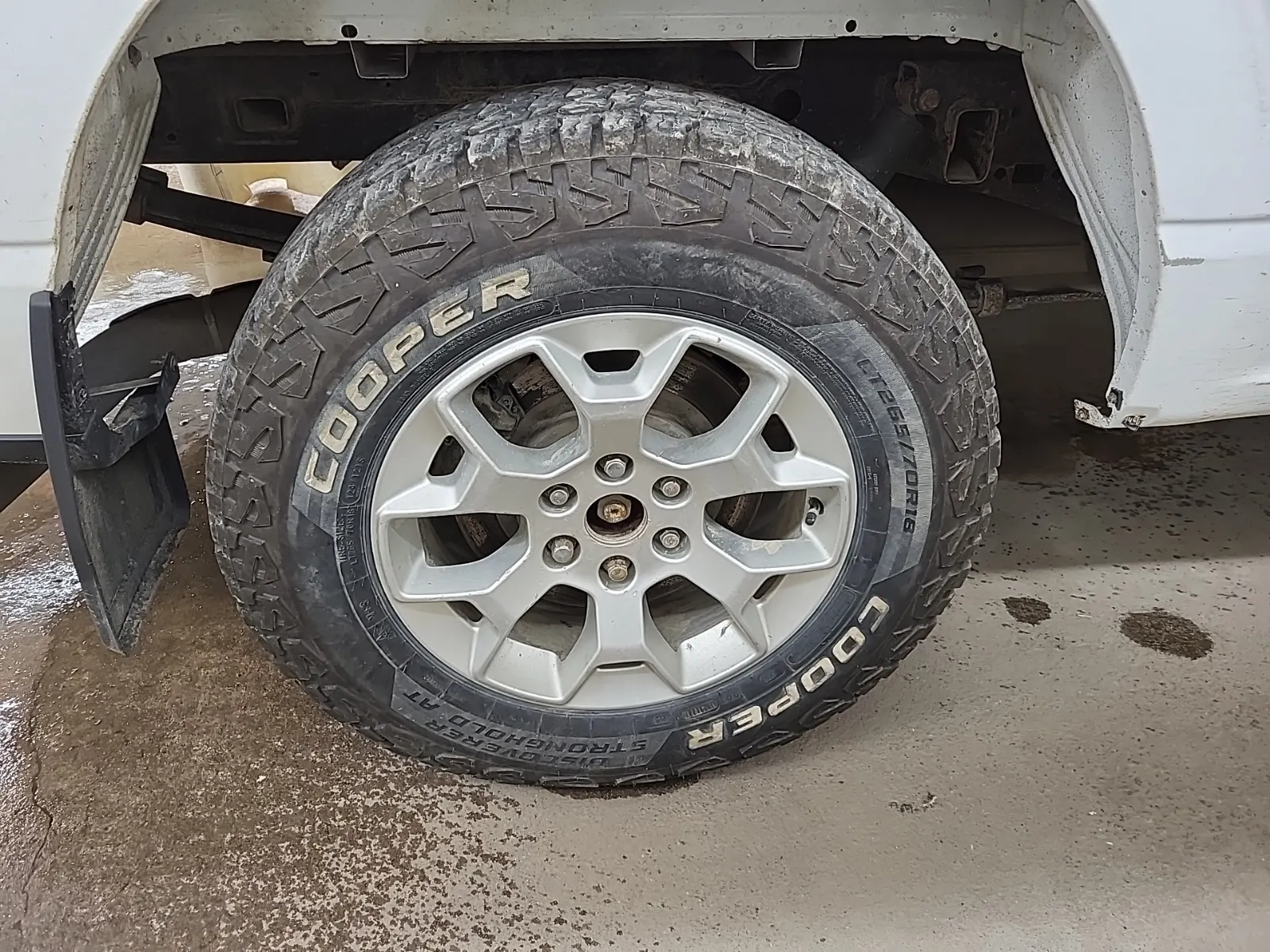 Right Rear Wheel/Tire Photo