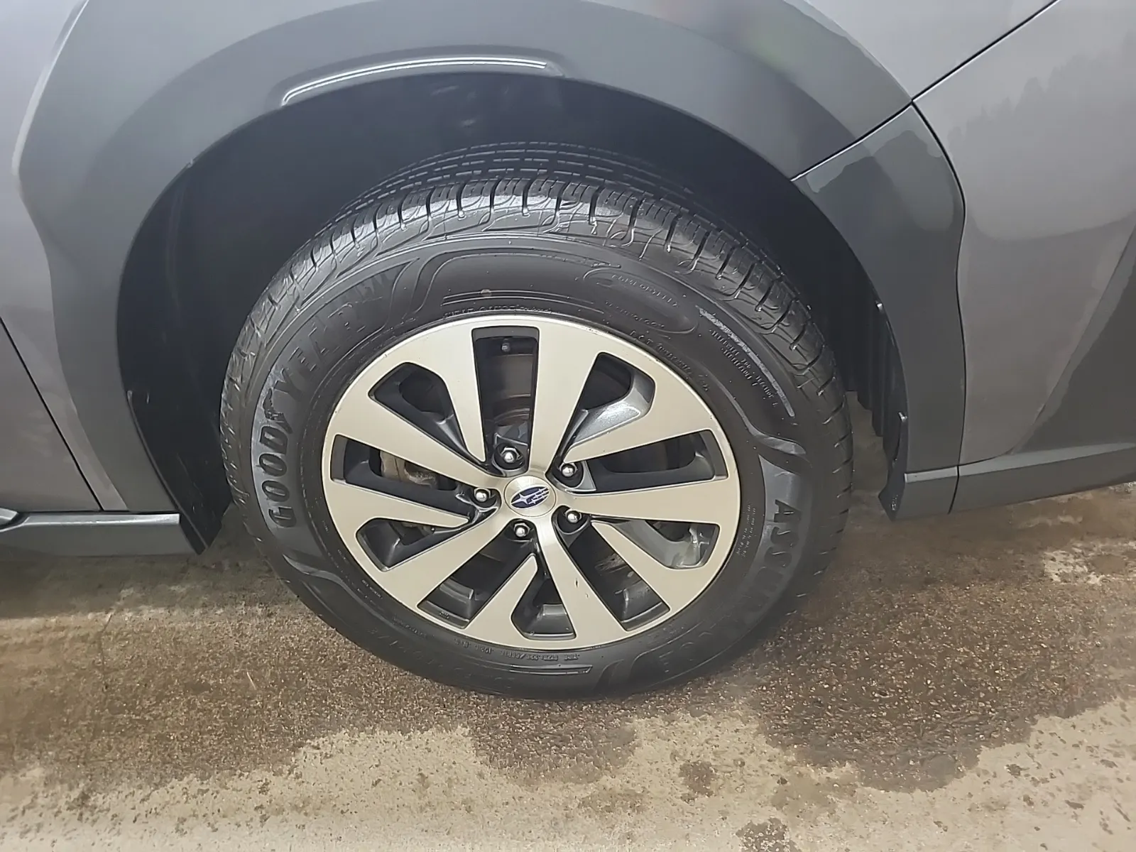 Right Front Wheel/Tire Photo