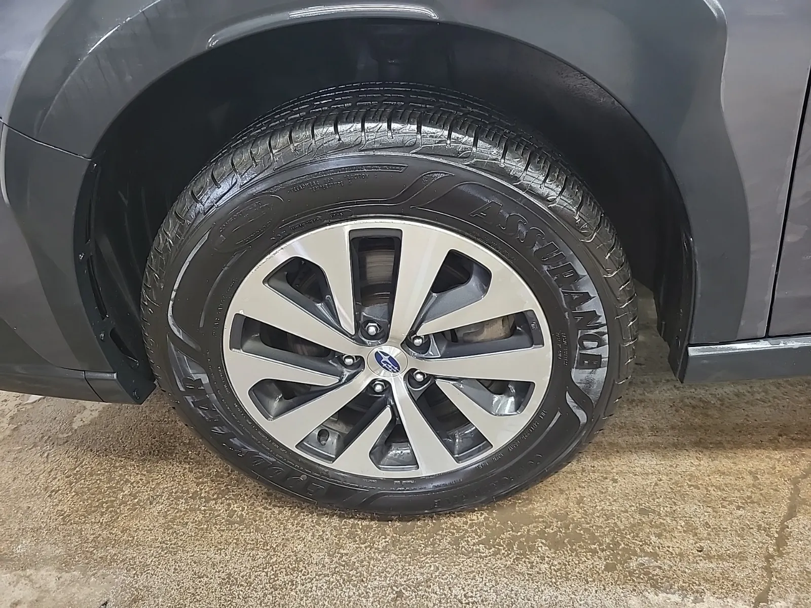 Front driver wheel/tire photo