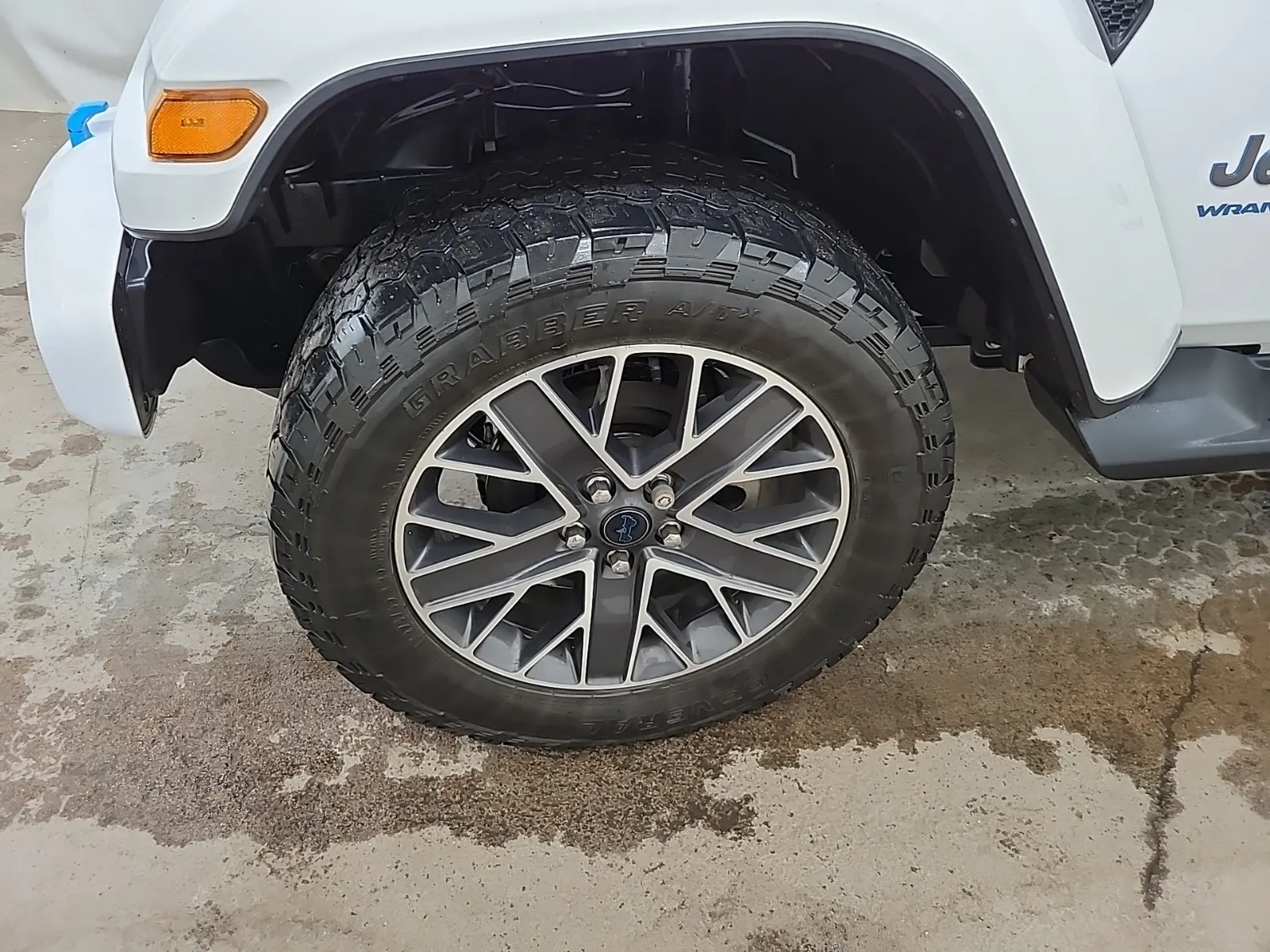 Front driver wheel/tire photo
