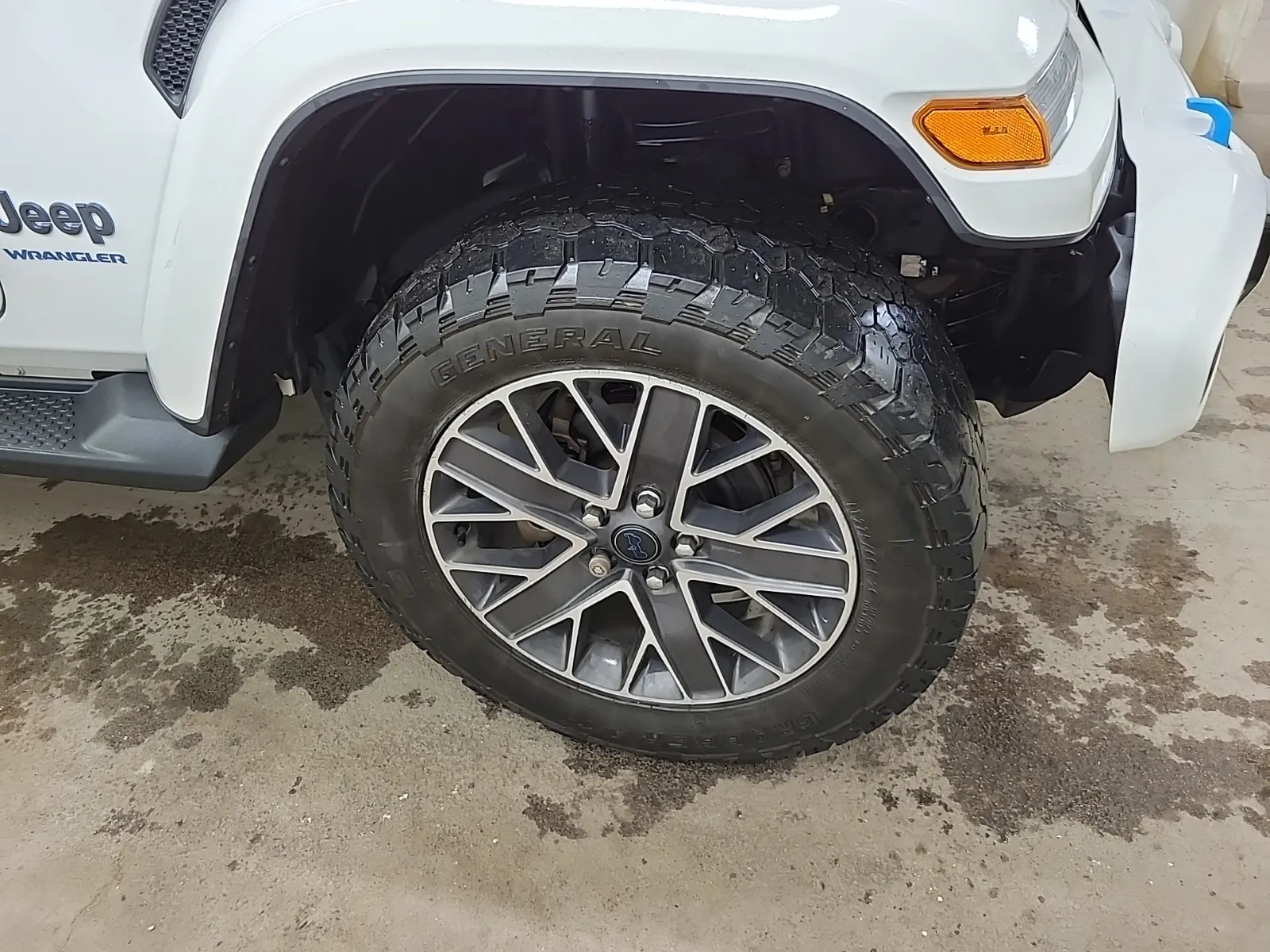 Right Front Wheel/Tire Photo