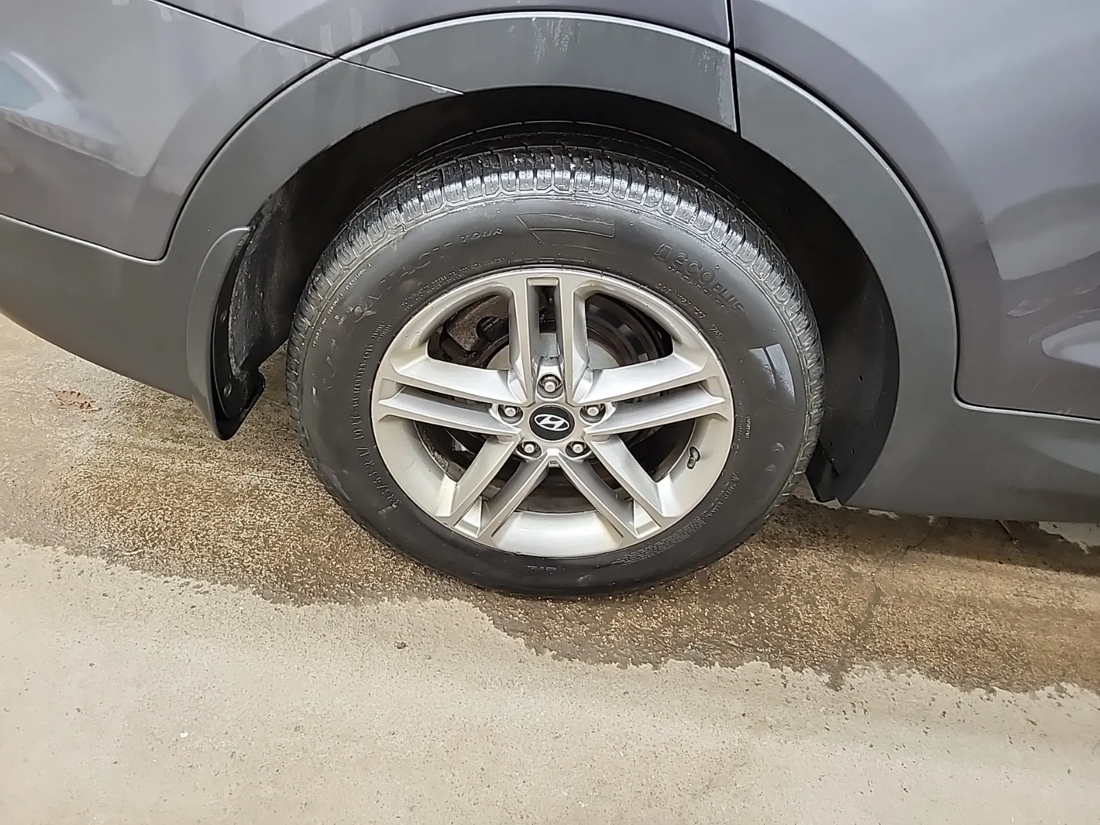 Right Rear Wheel/Tire Photo