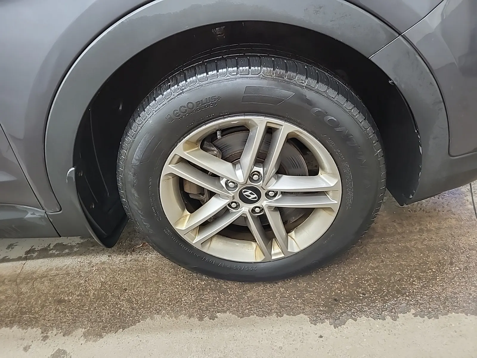 Right Front Wheel/Tire Photo