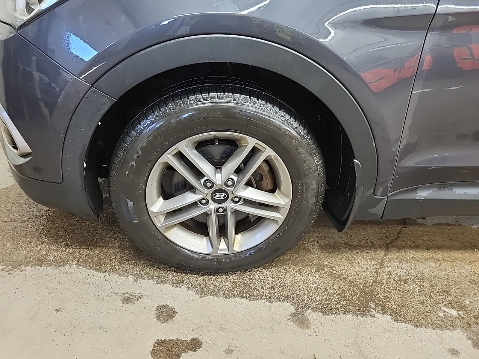 Front driver wheel/tire photo
