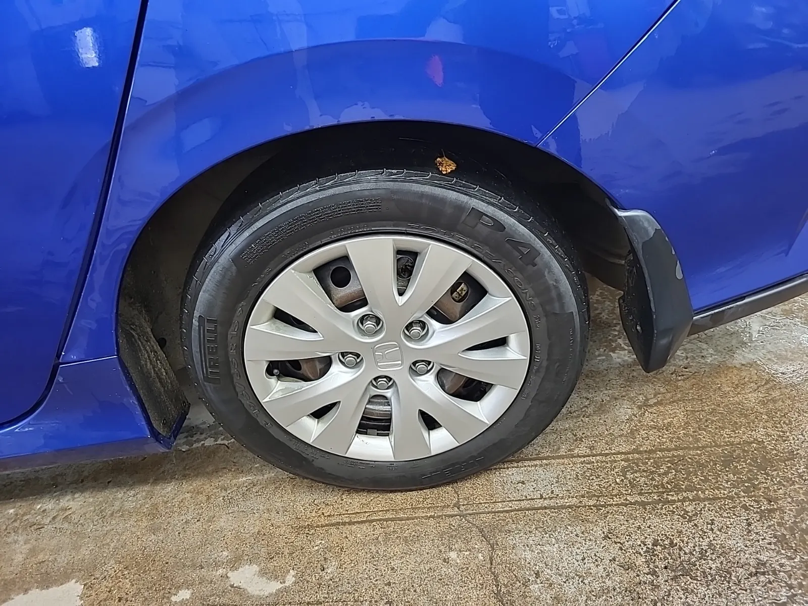 Left Rear Wheel/Tire Photo