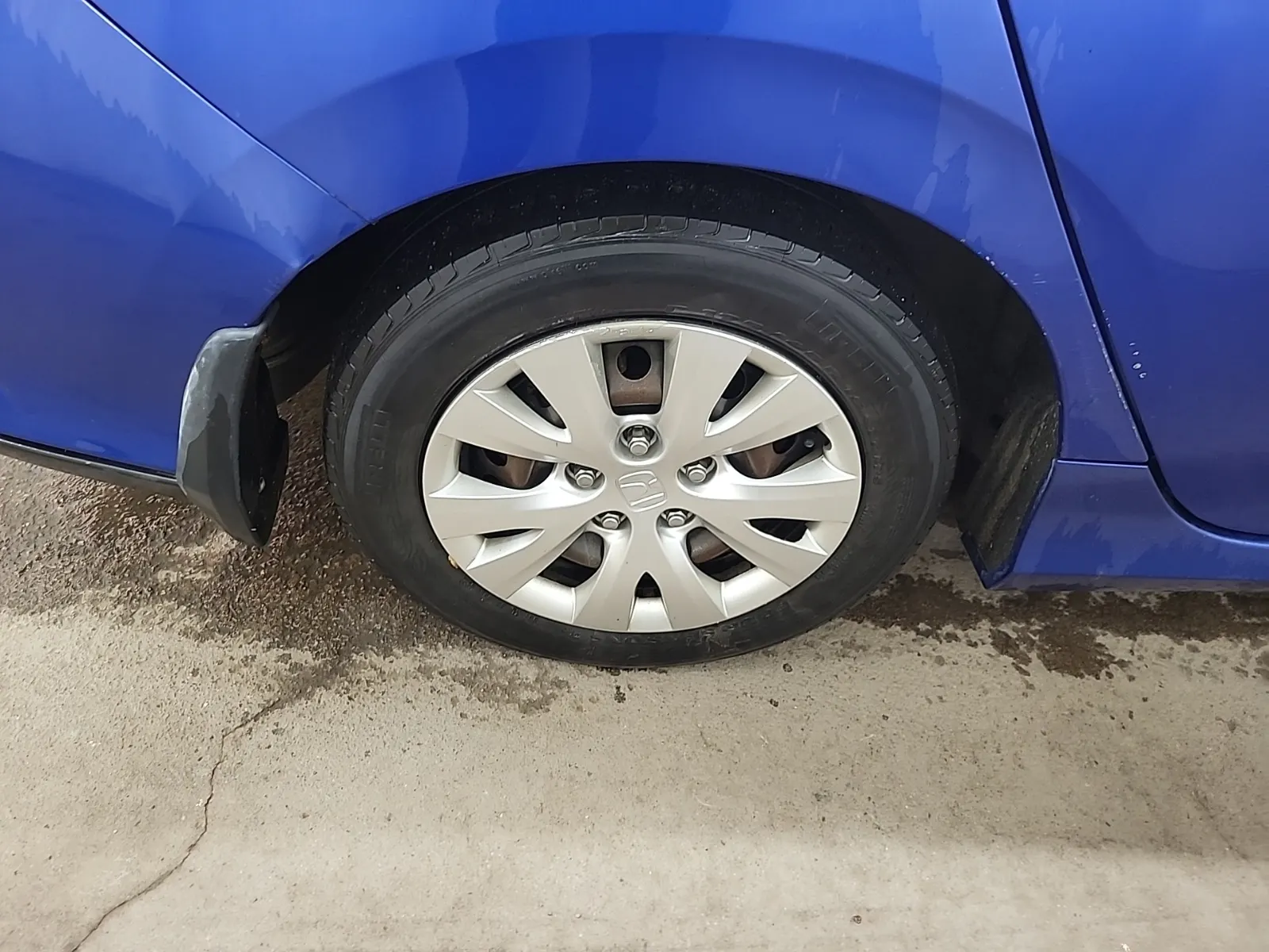 Right Rear Wheel/Tire Photo