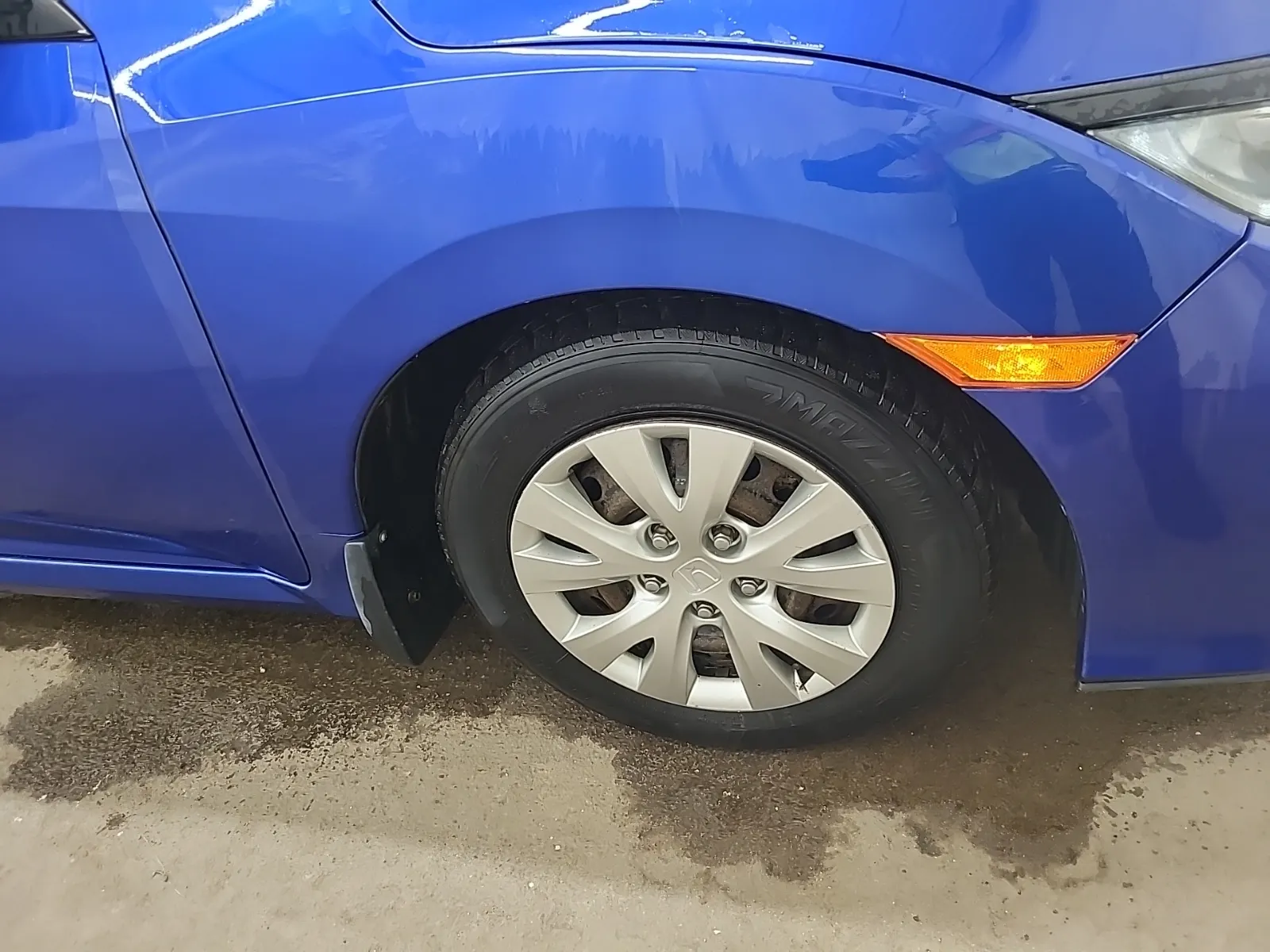 Right Front Wheel/Tire Photo