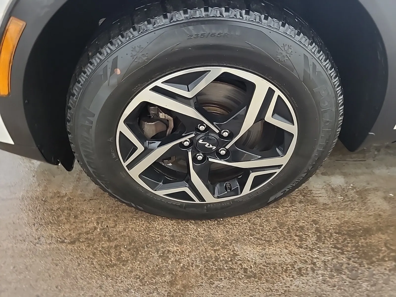 Front driver wheel/tire photo