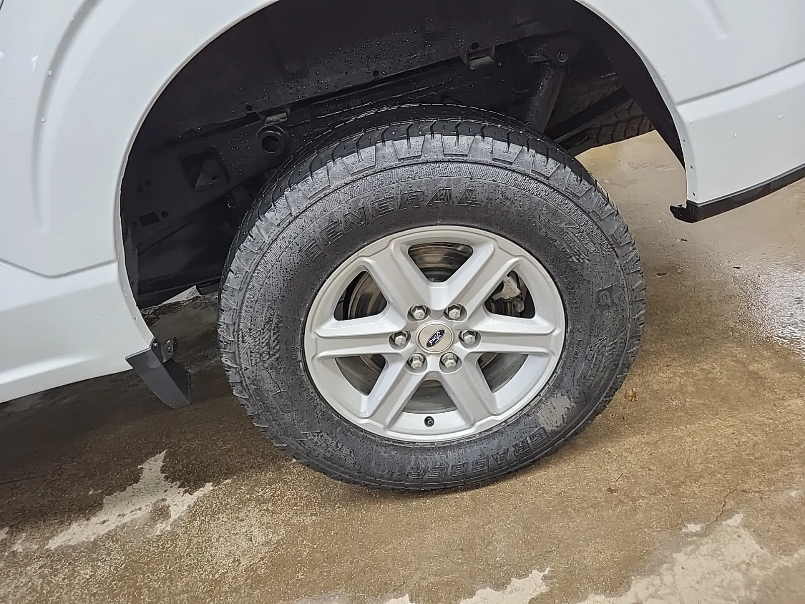 Left Rear Wheel/Tire Photo