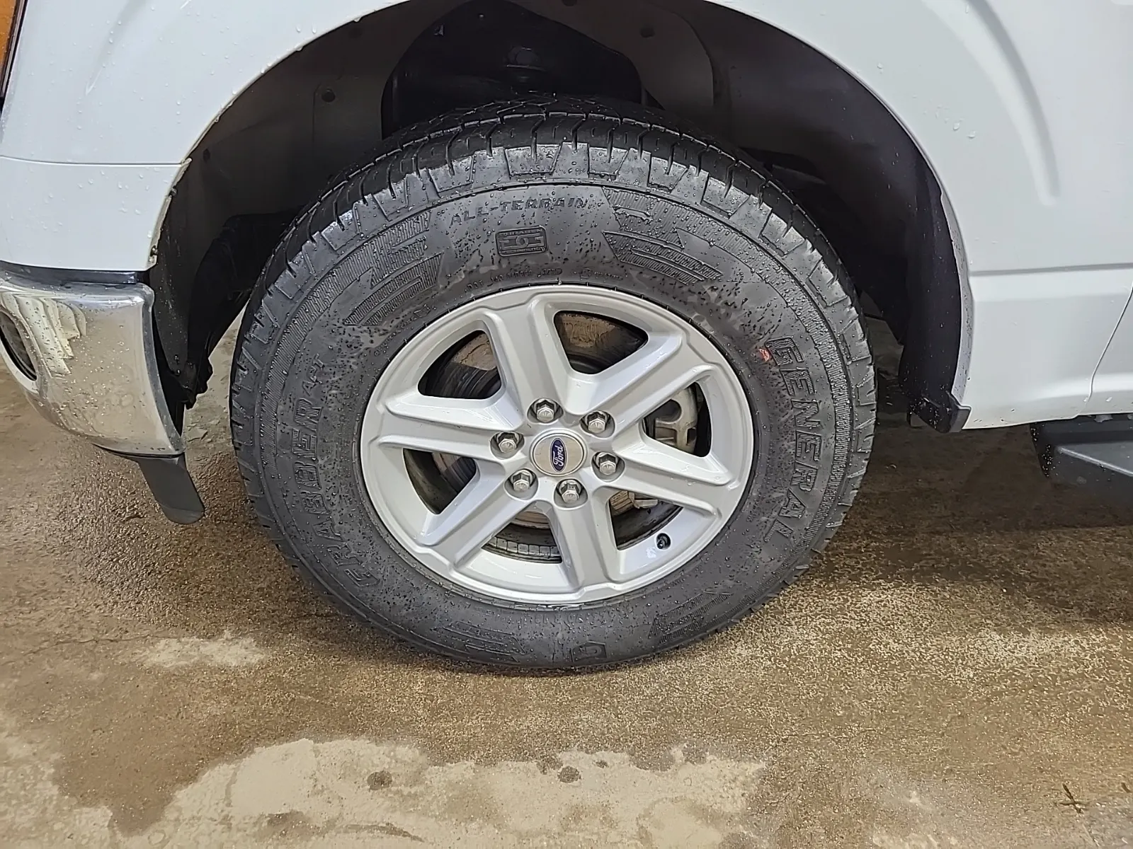 Front driver wheel/tire photo