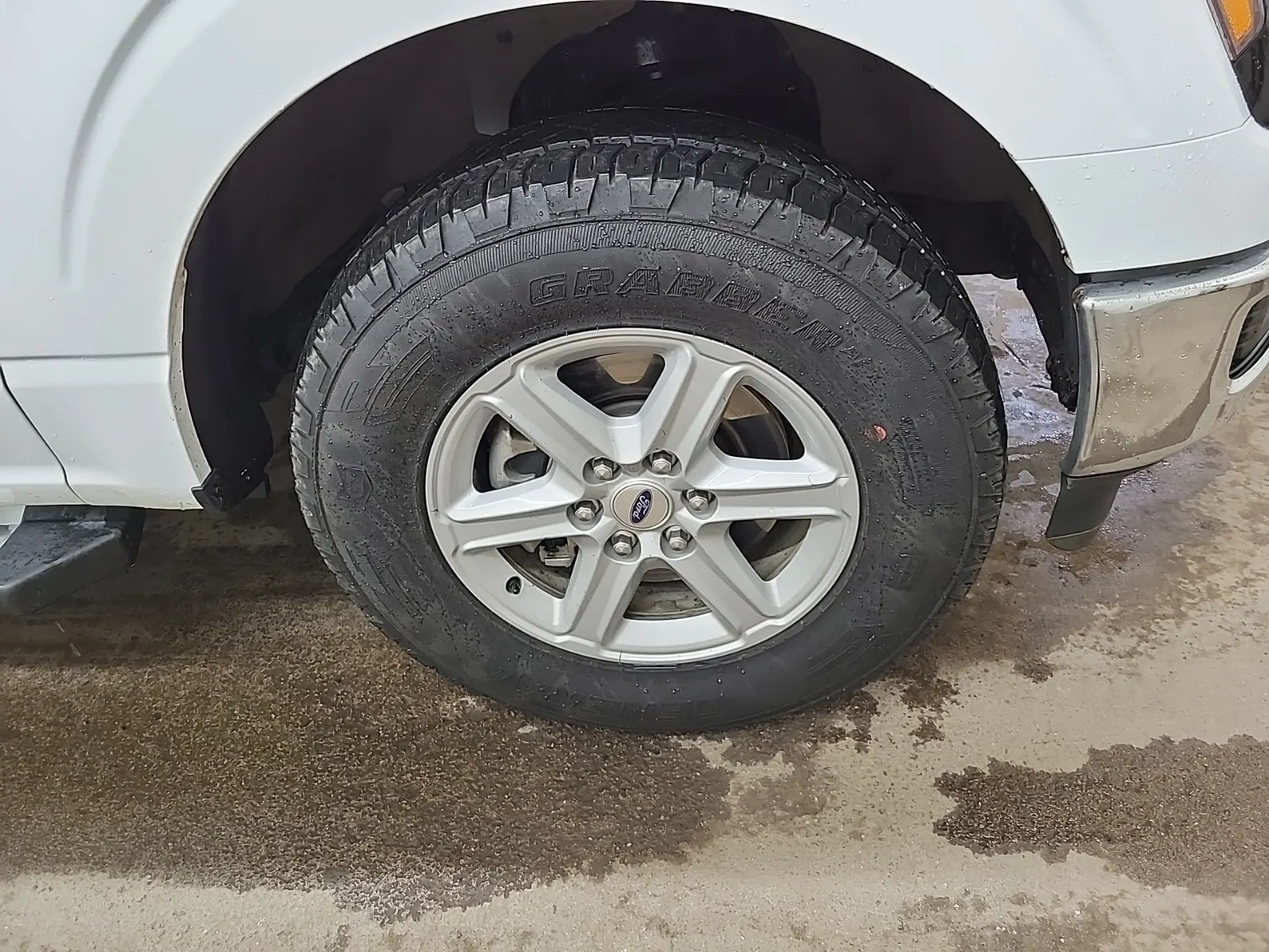 Right Front Wheel/Tire Photo