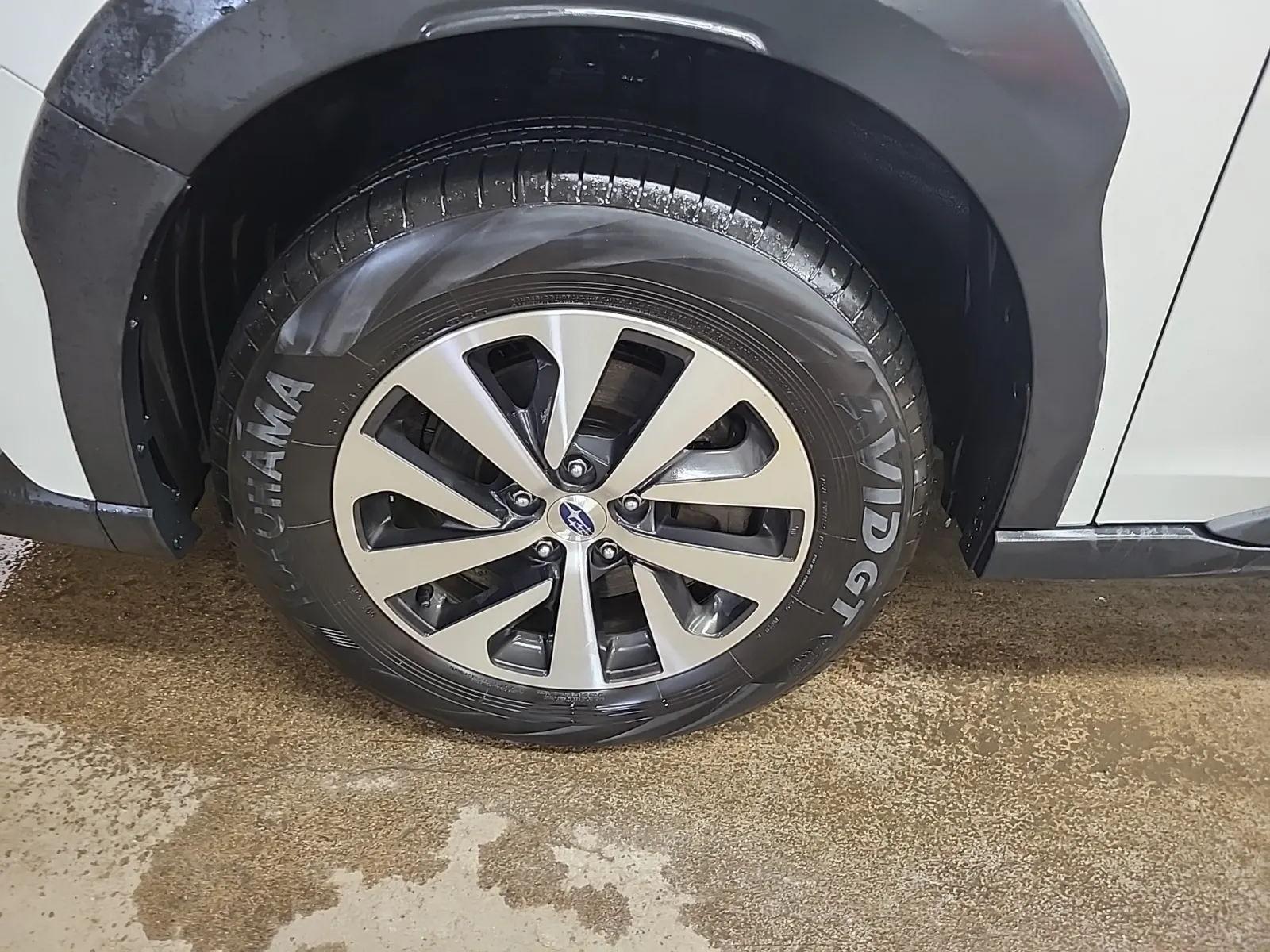Front driver wheel/tire photo