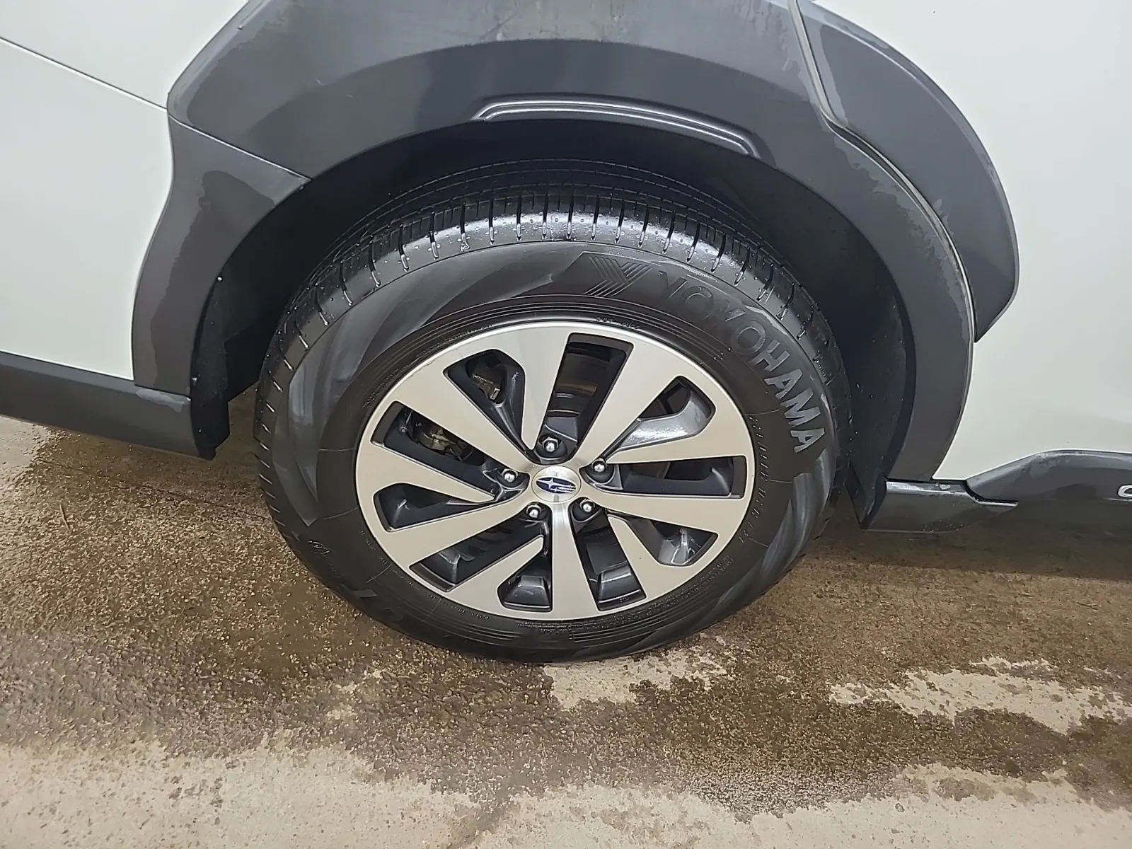 Right Rear Wheel/Tire Photo