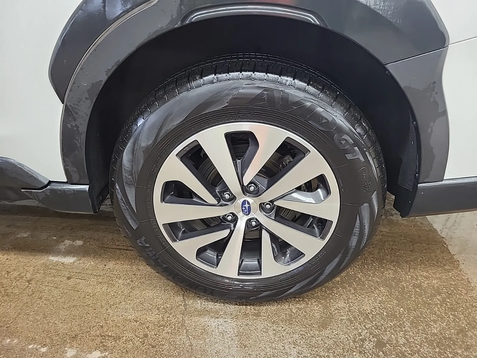 Left Rear Wheel/Tire Photo