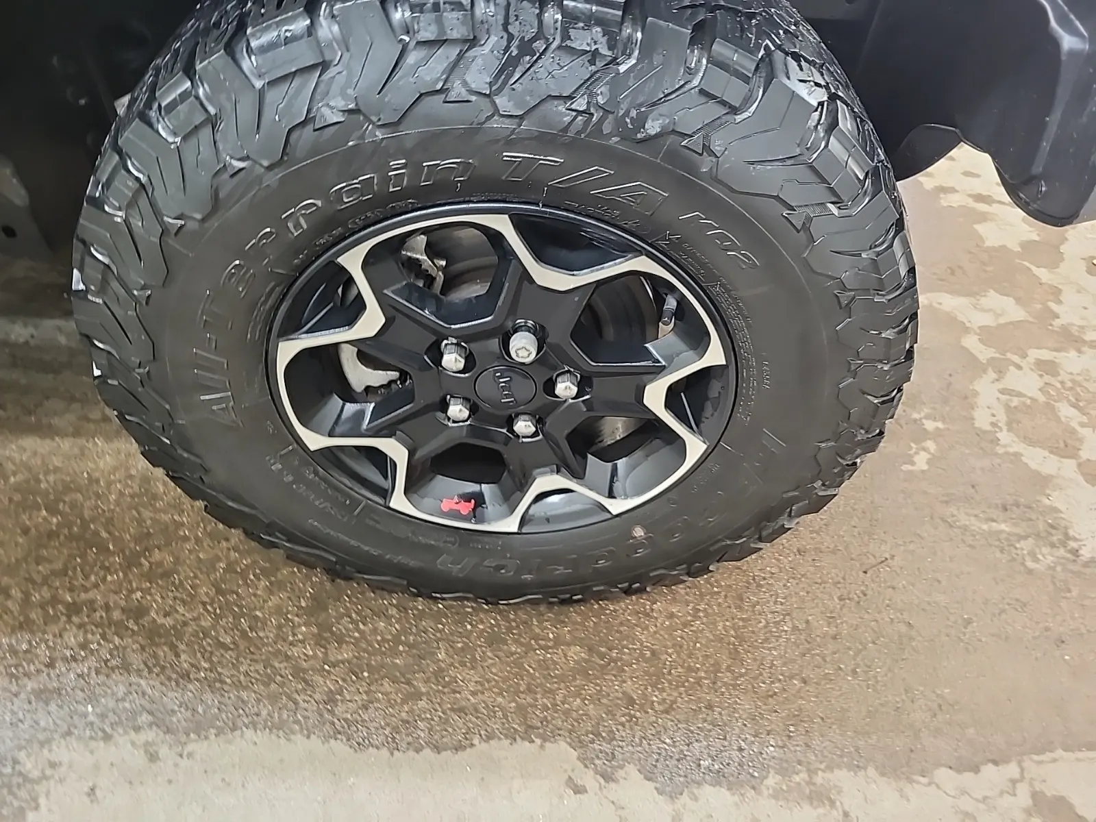 Right Front Wheel/Tire Photo