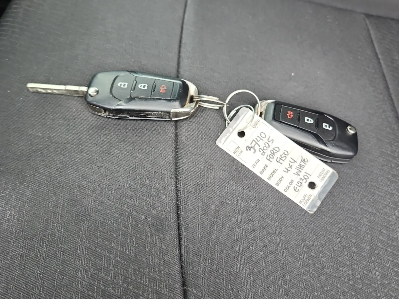 Keys/Fobs/Manual Photo