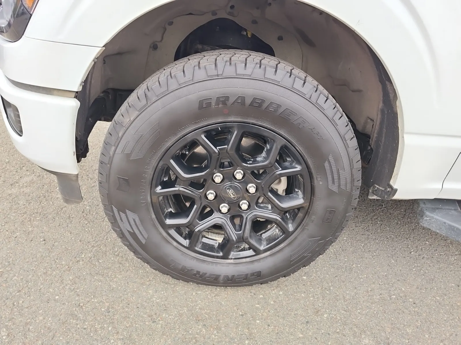 Front driver wheel/tire photo