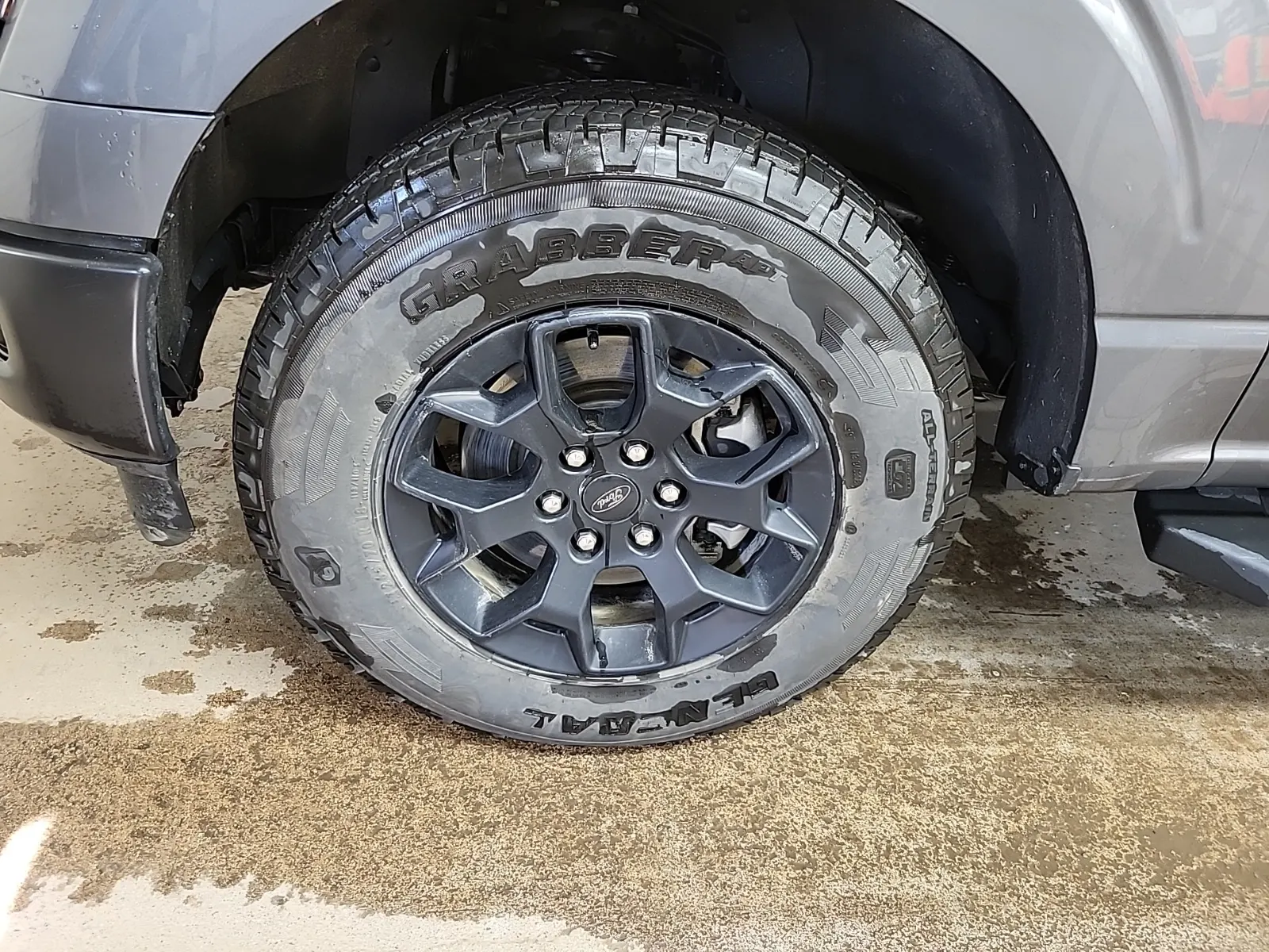 Front driver wheel/tire photo