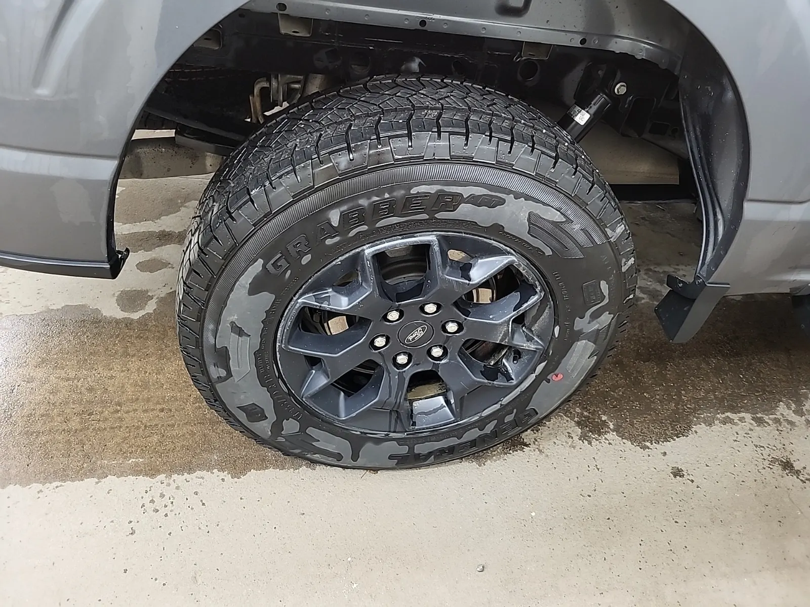Right Rear Wheel/Tire Photo