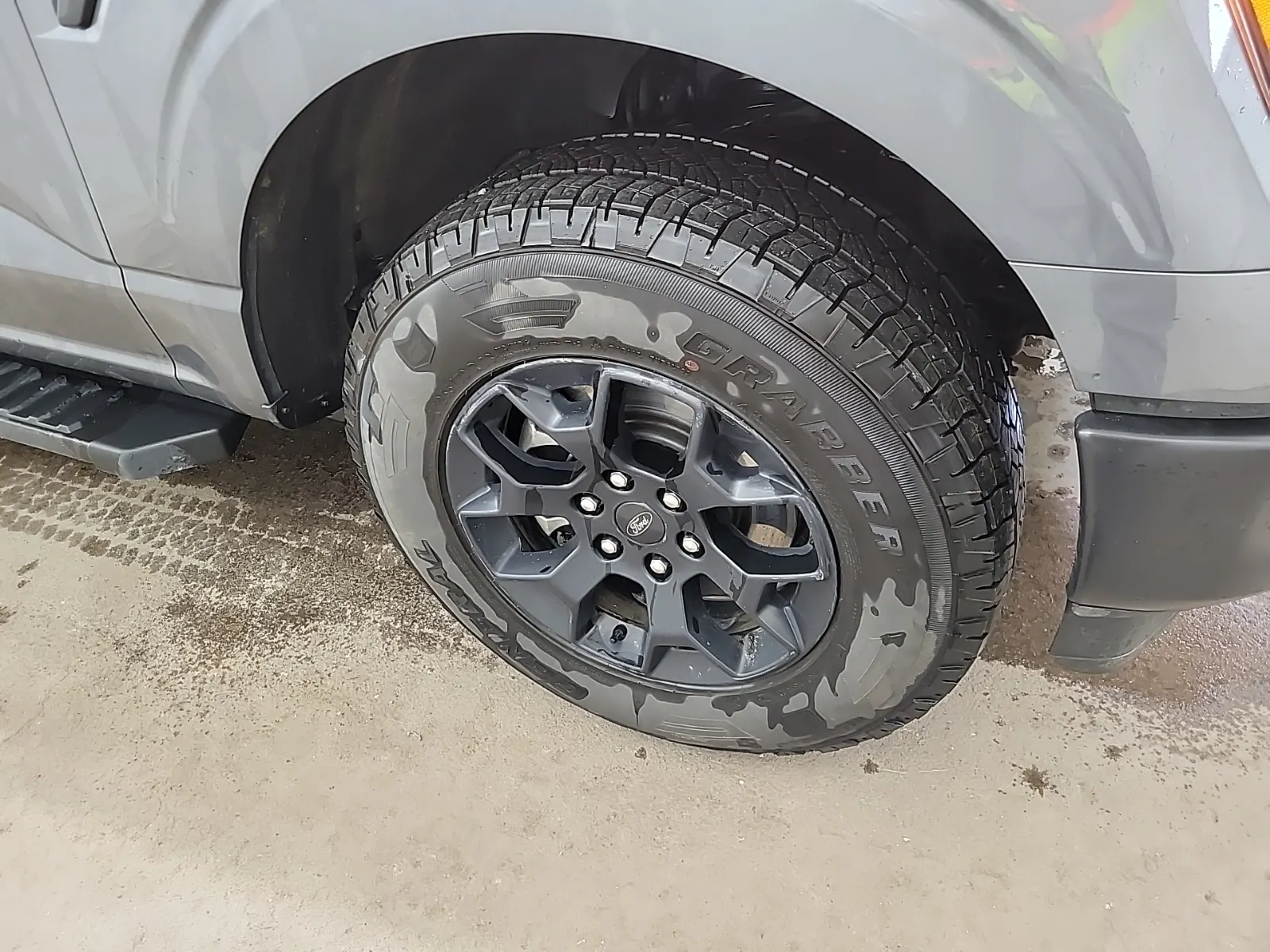 Right Front Wheel/Tire Photo