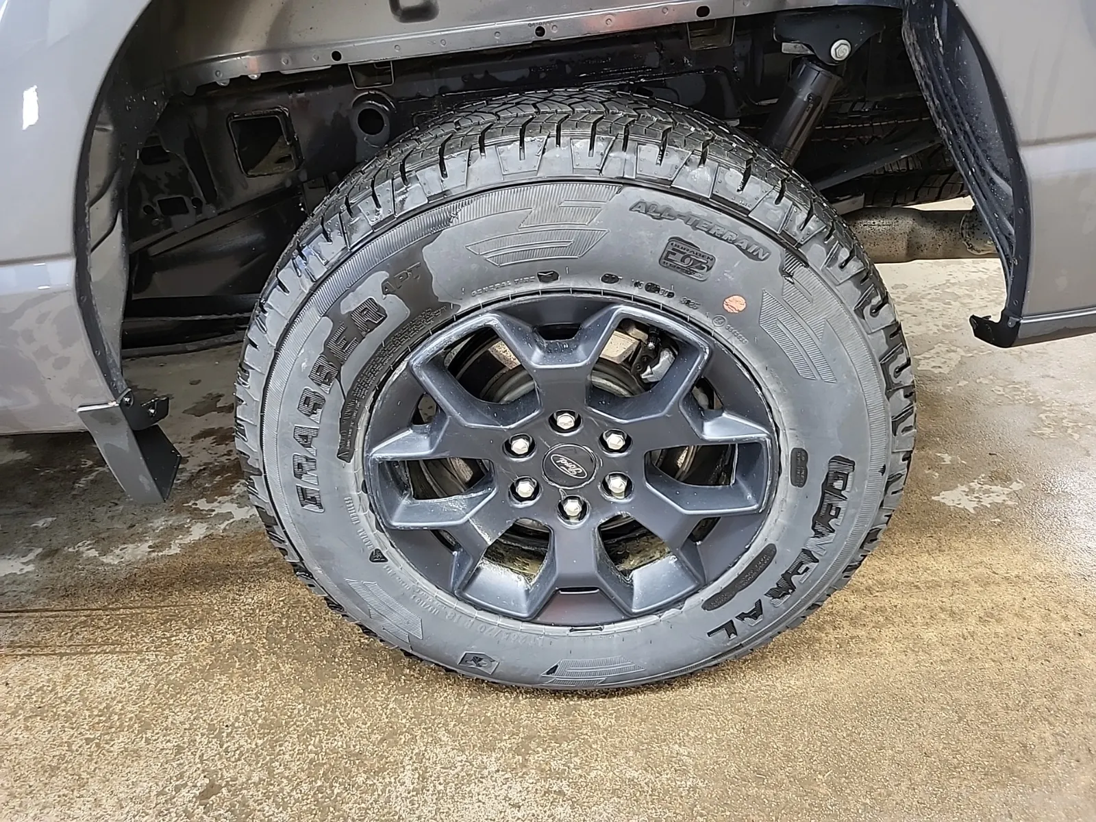 Left Rear Wheel/Tire Photo