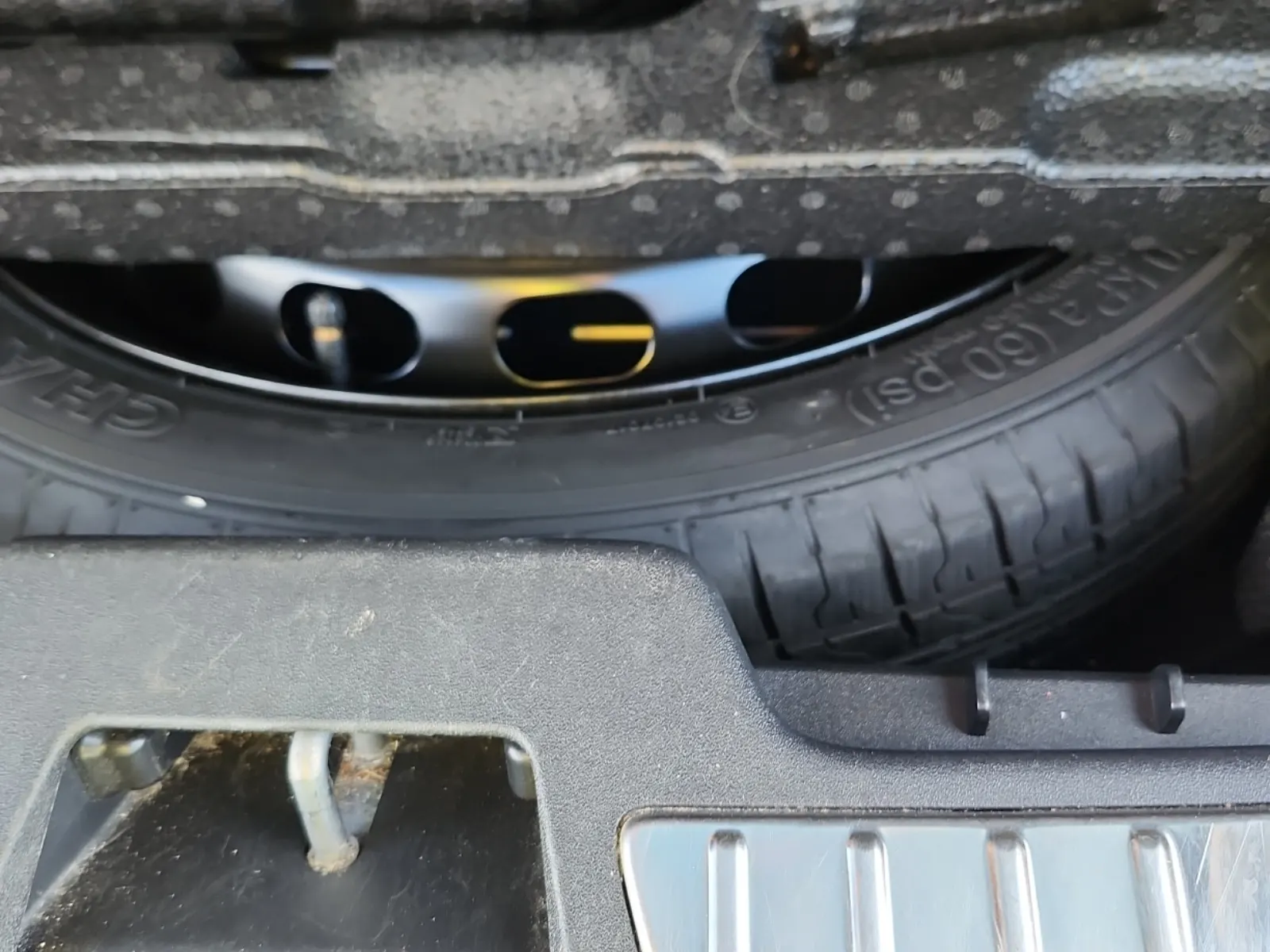 Spare Tire & Wheel Photo