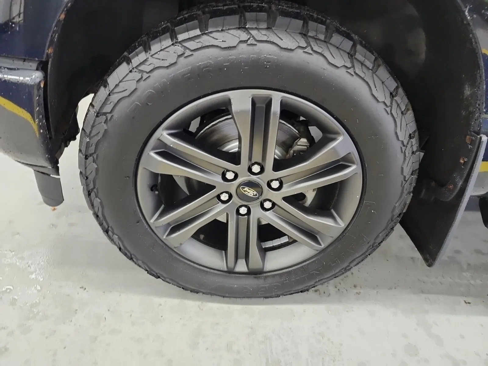 Front driver wheel/tire photo