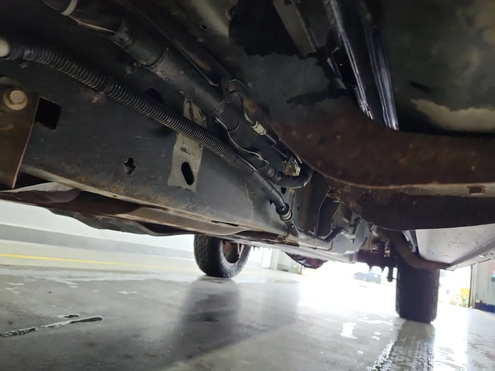 Undercarriage - Driver Photo