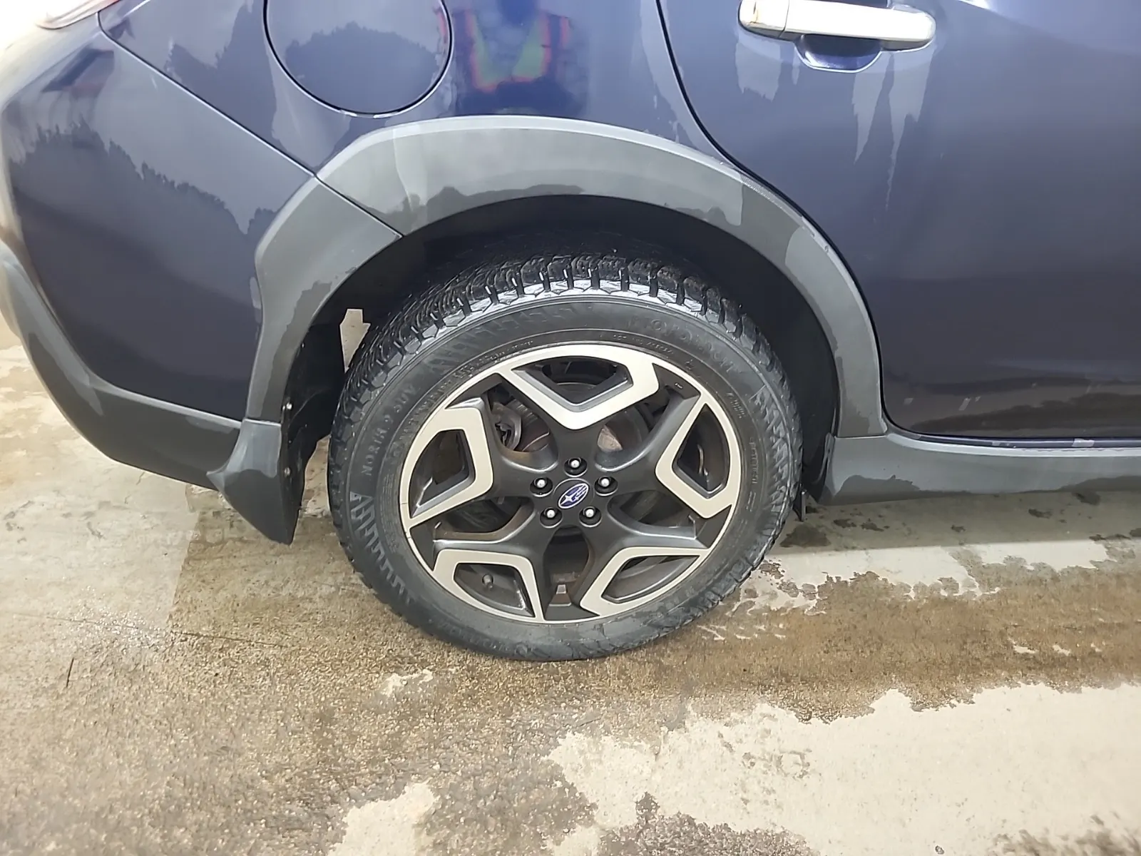 Right Rear Wheel/Tire Photo