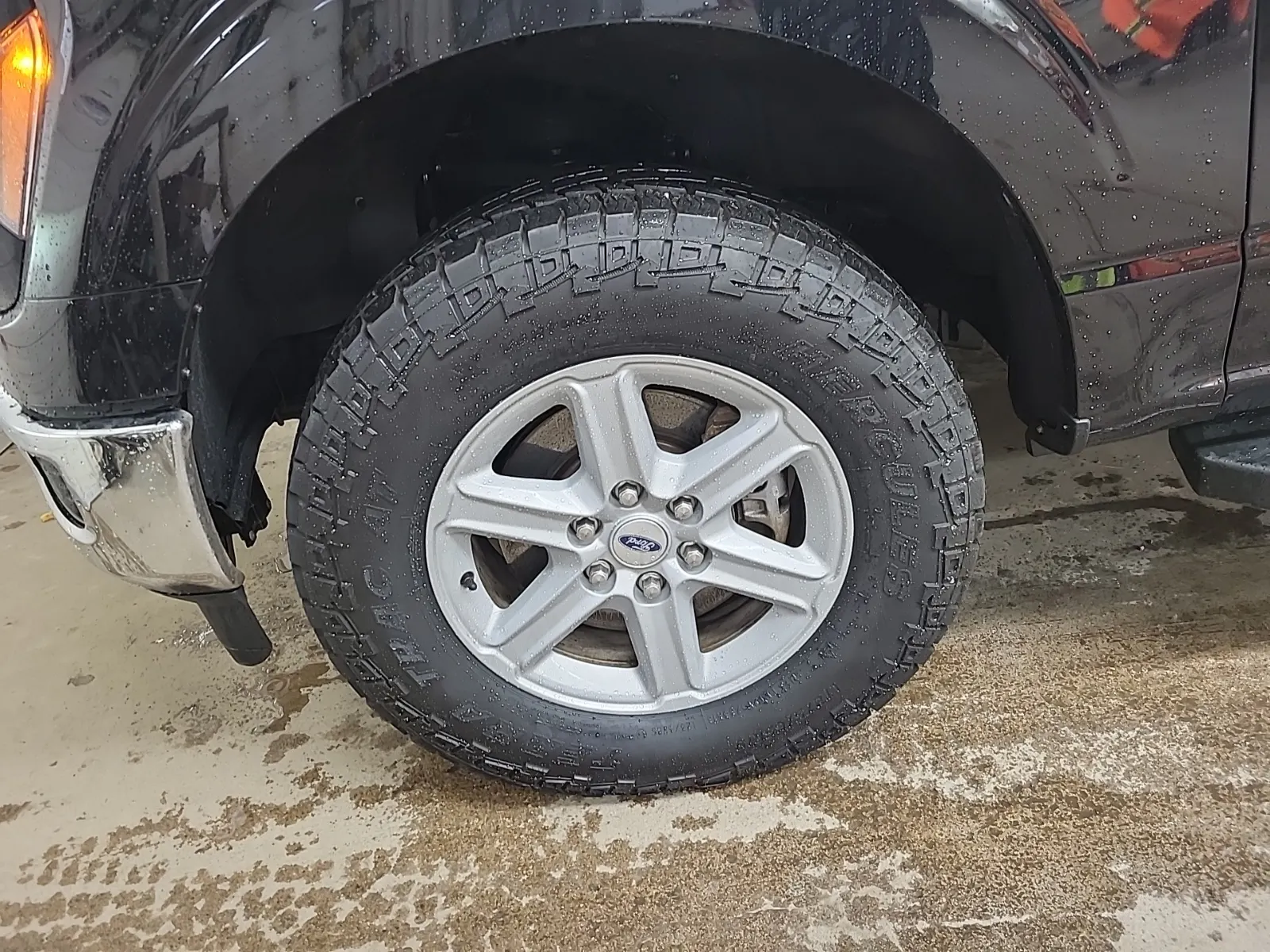 Front driver wheel/tire photo