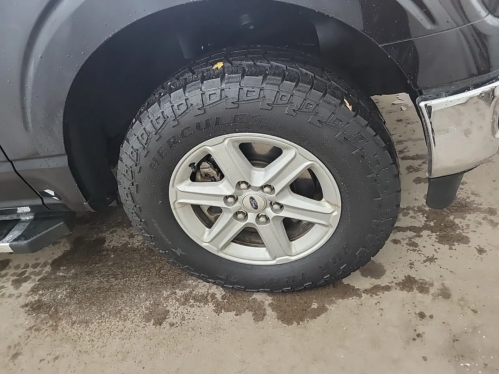 Right Front Wheel/Tire Photo
