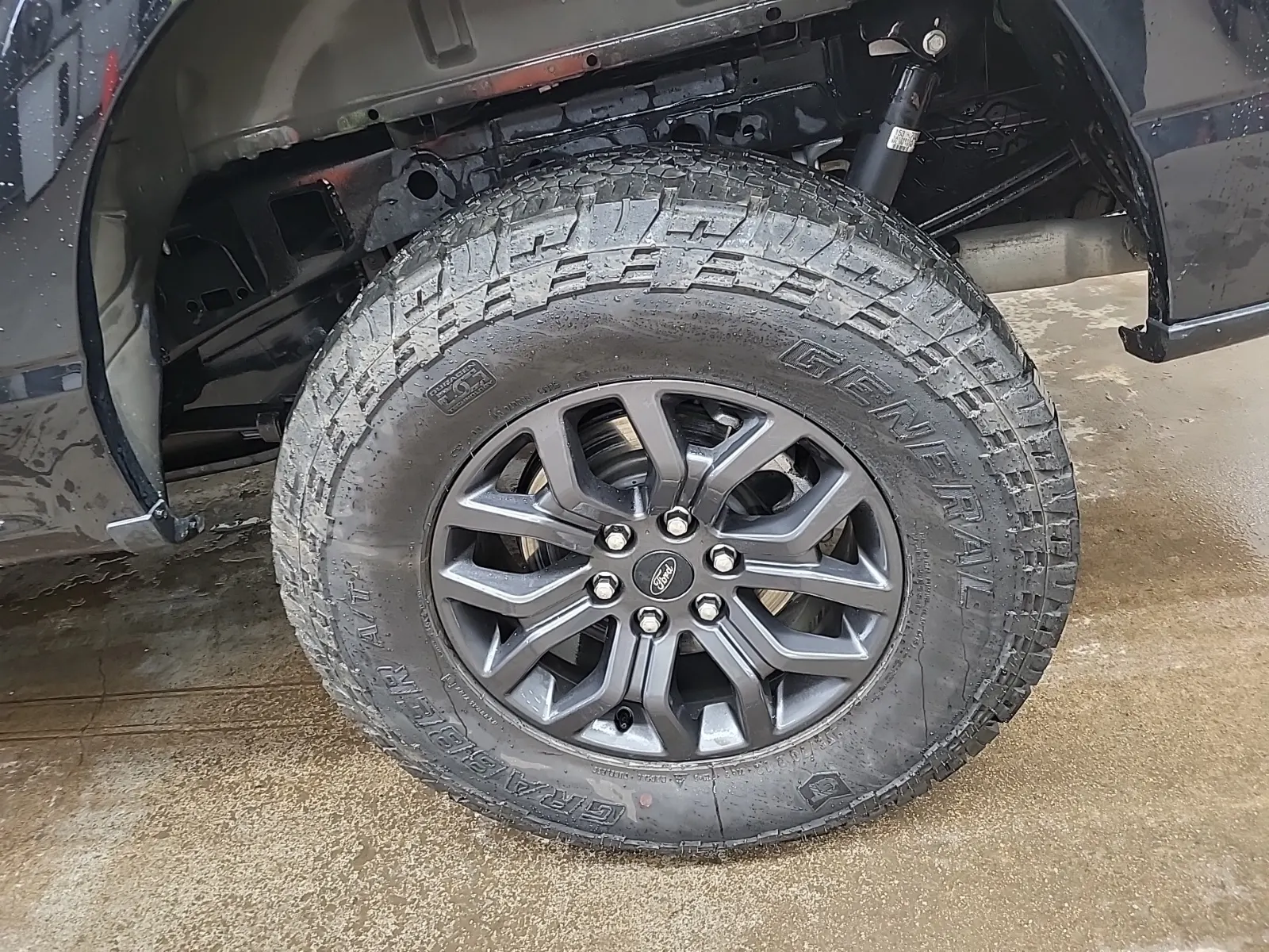 Left Rear Wheel/Tire Photo