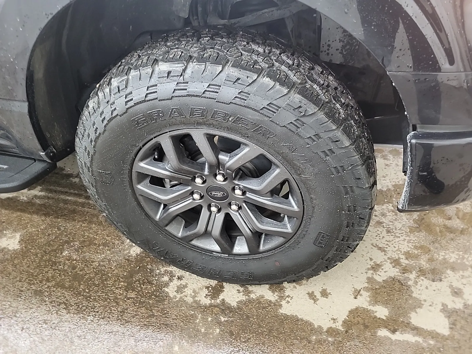 Right Front Wheel/Tire Photo