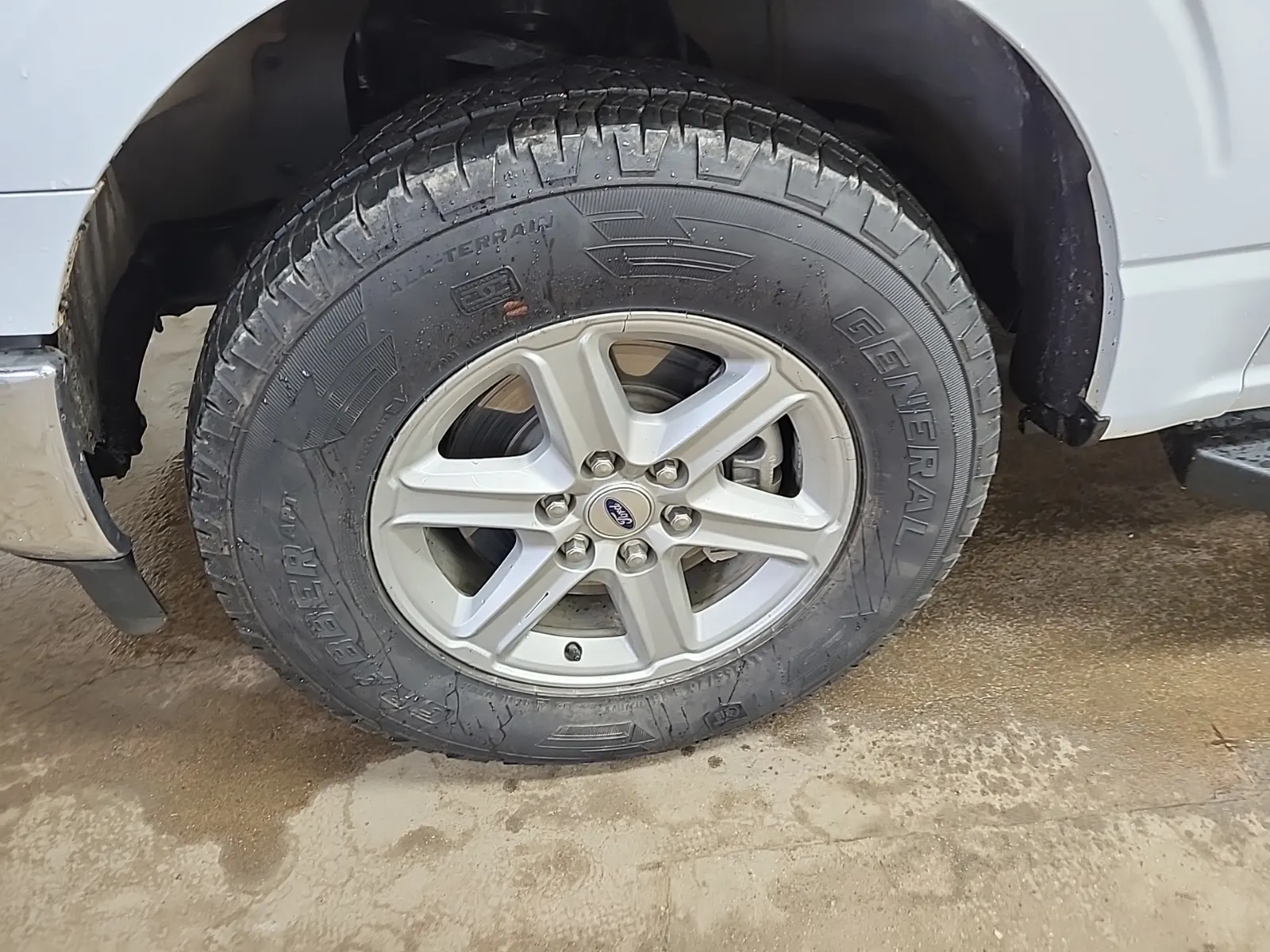 Front driver wheel/tire photo