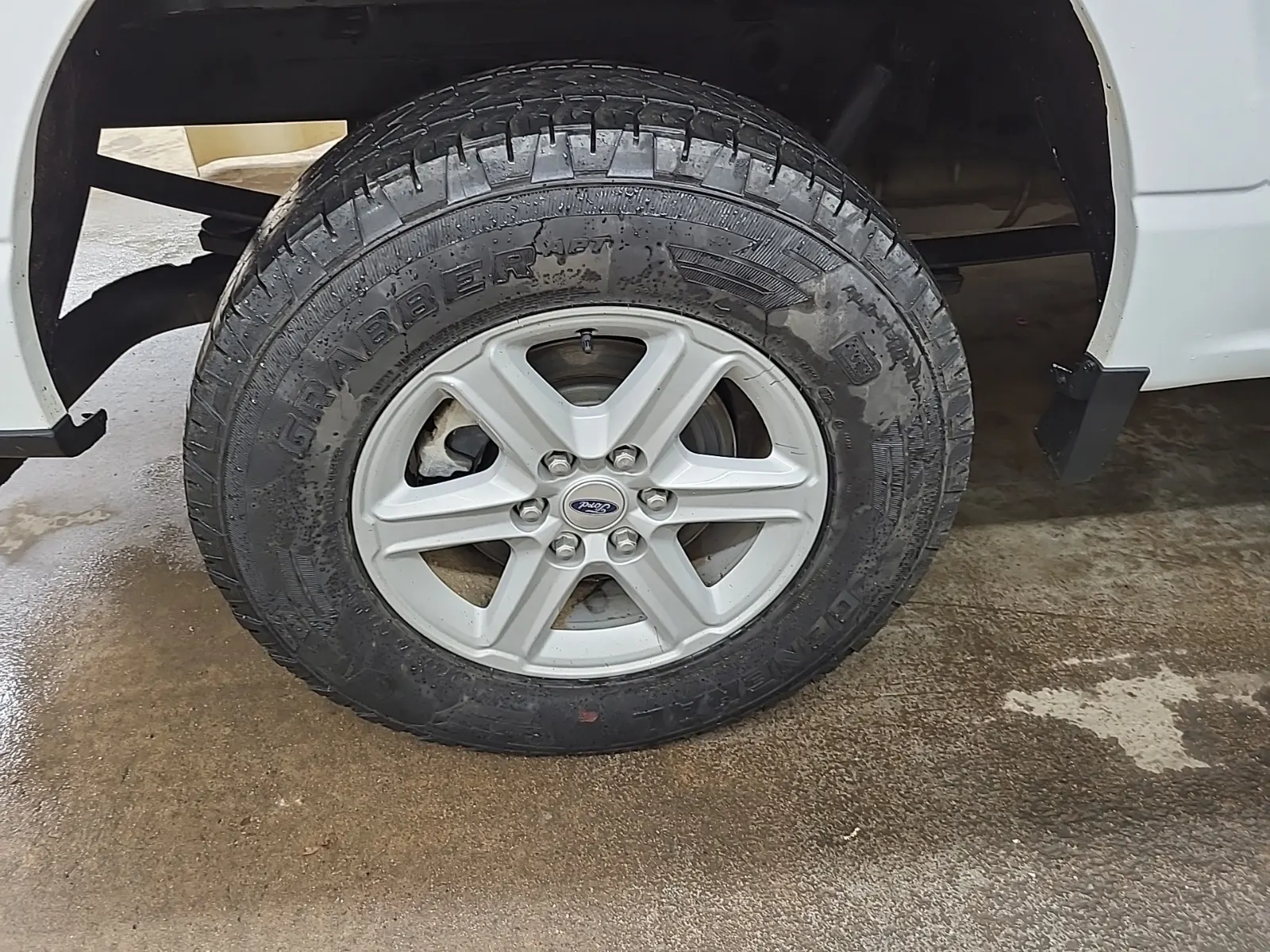 Right Rear Wheel/Tire Photo