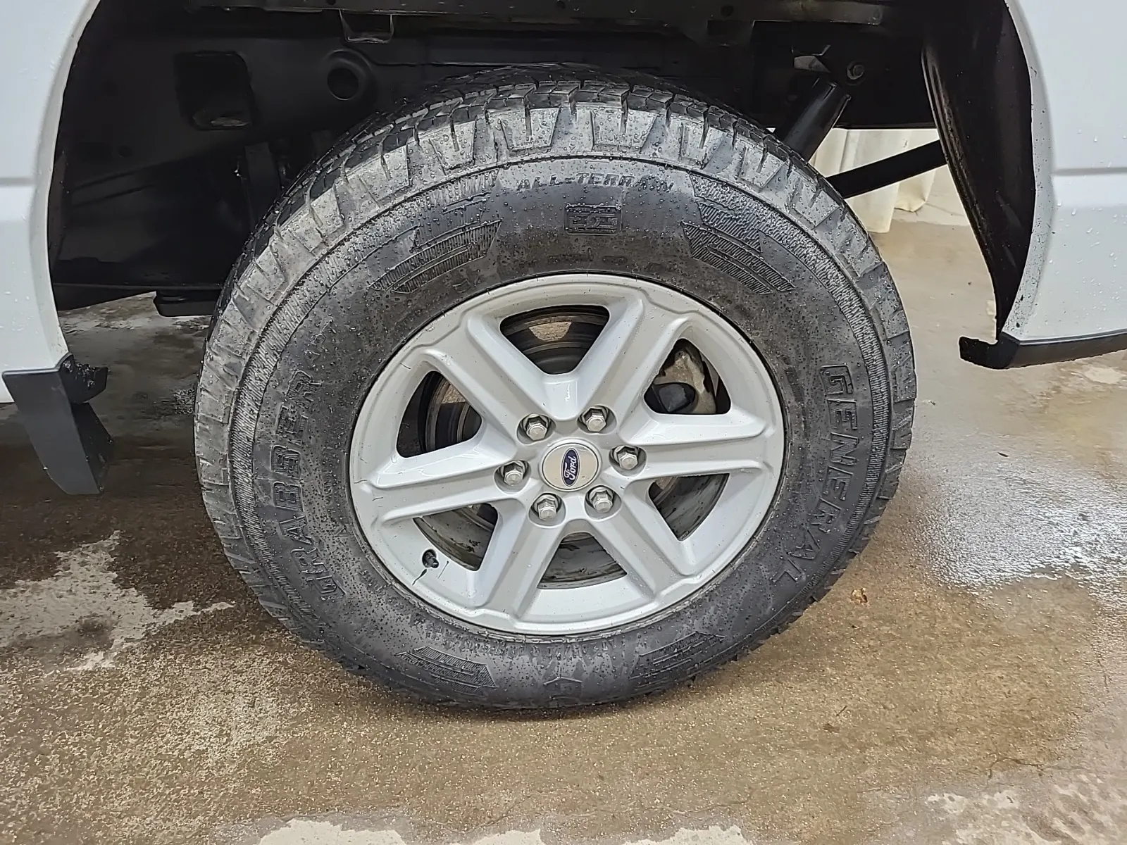 Left Rear Wheel/Tire Photo