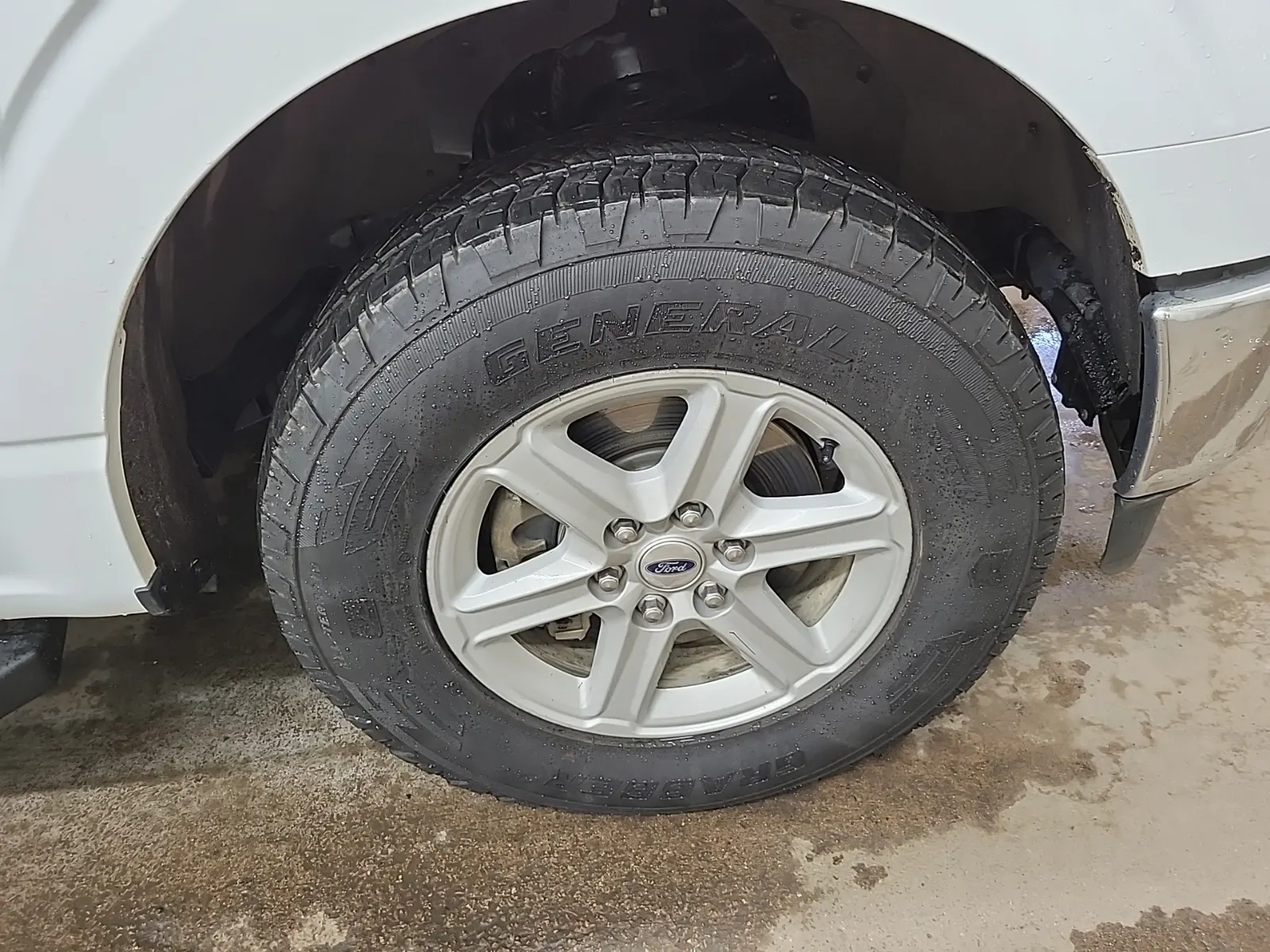 Right Front Wheel/Tire Photo