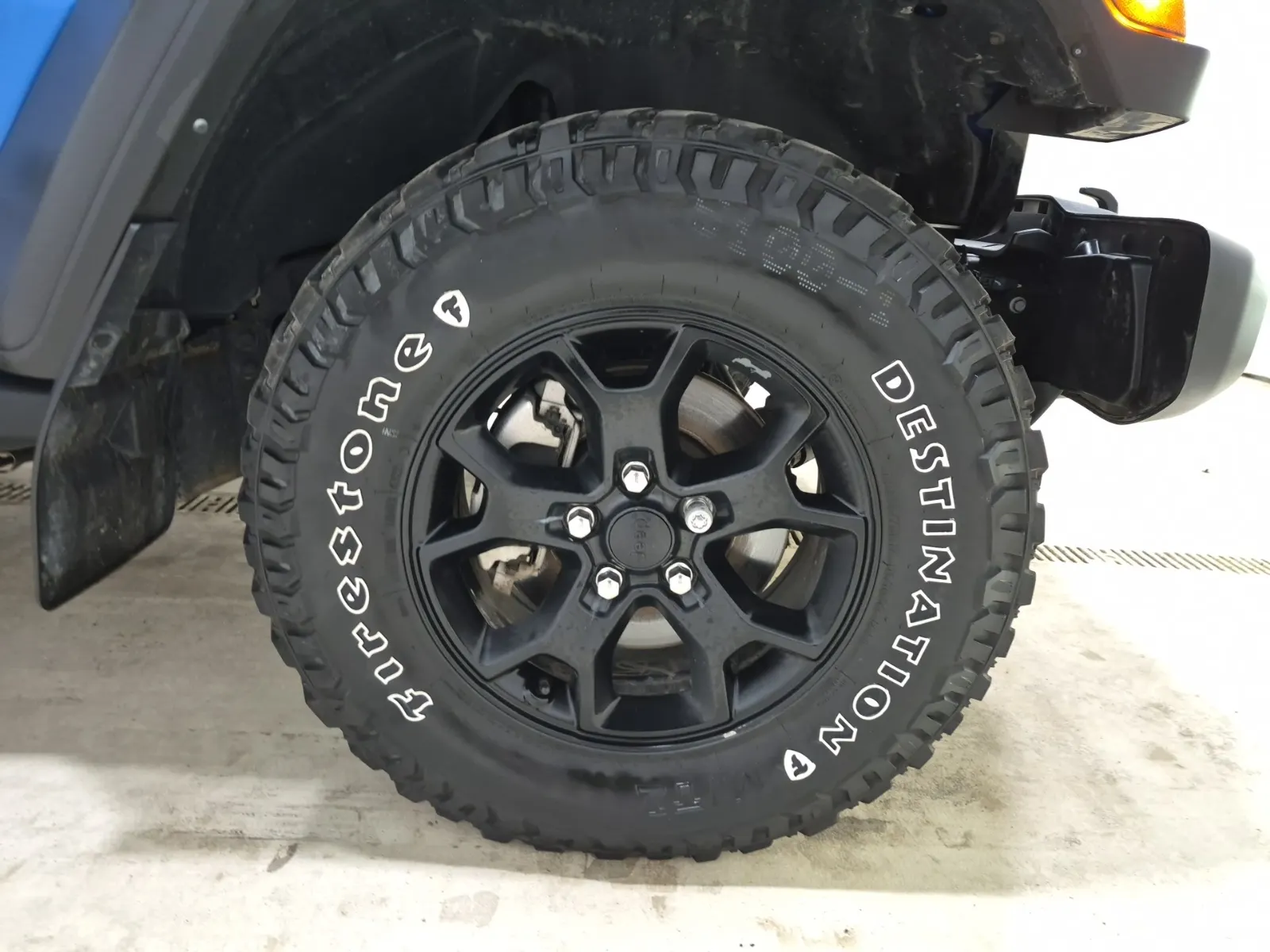 Right Front Wheel/Tire Photo