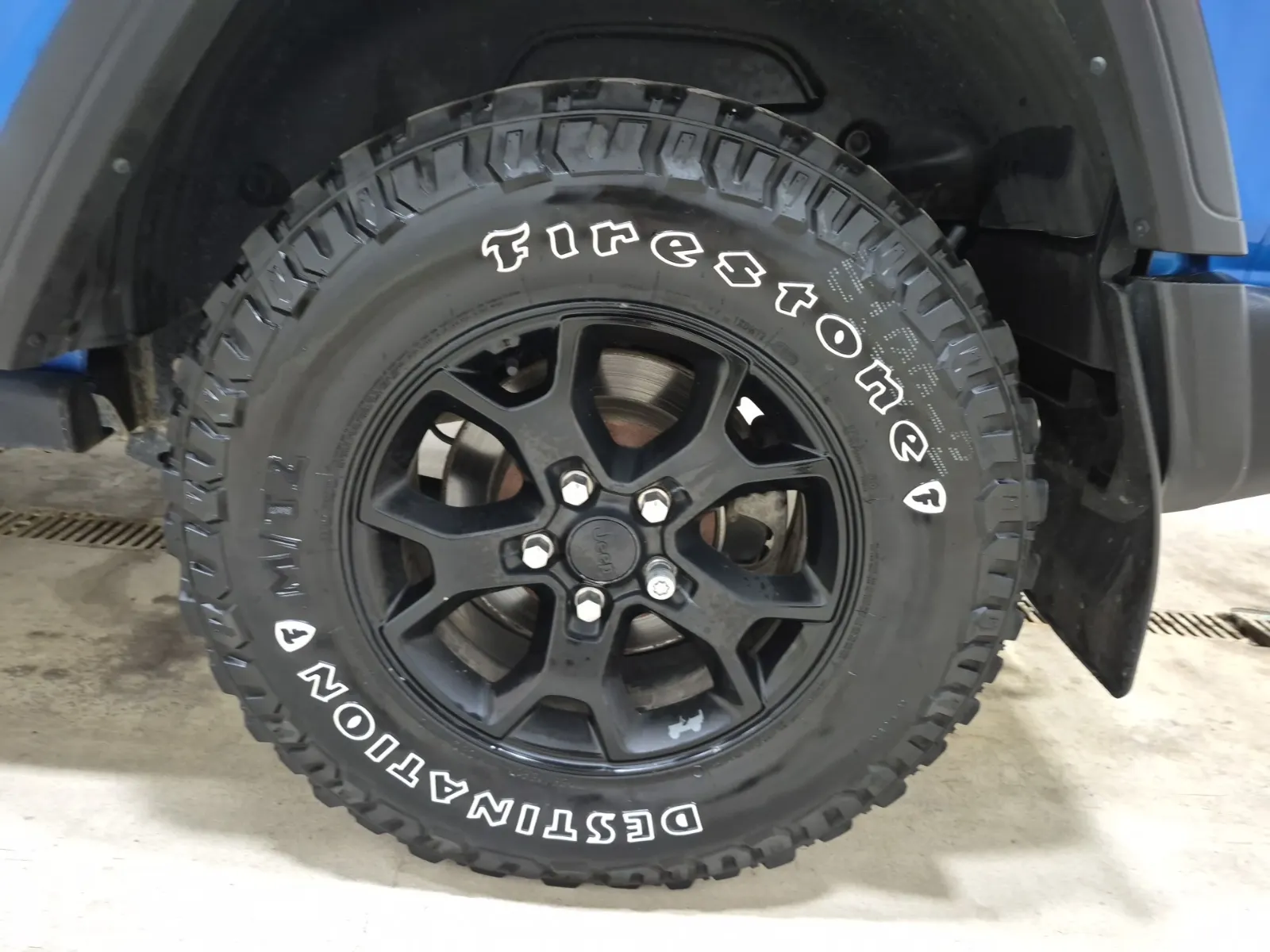 Left Rear Wheel/Tire Photo