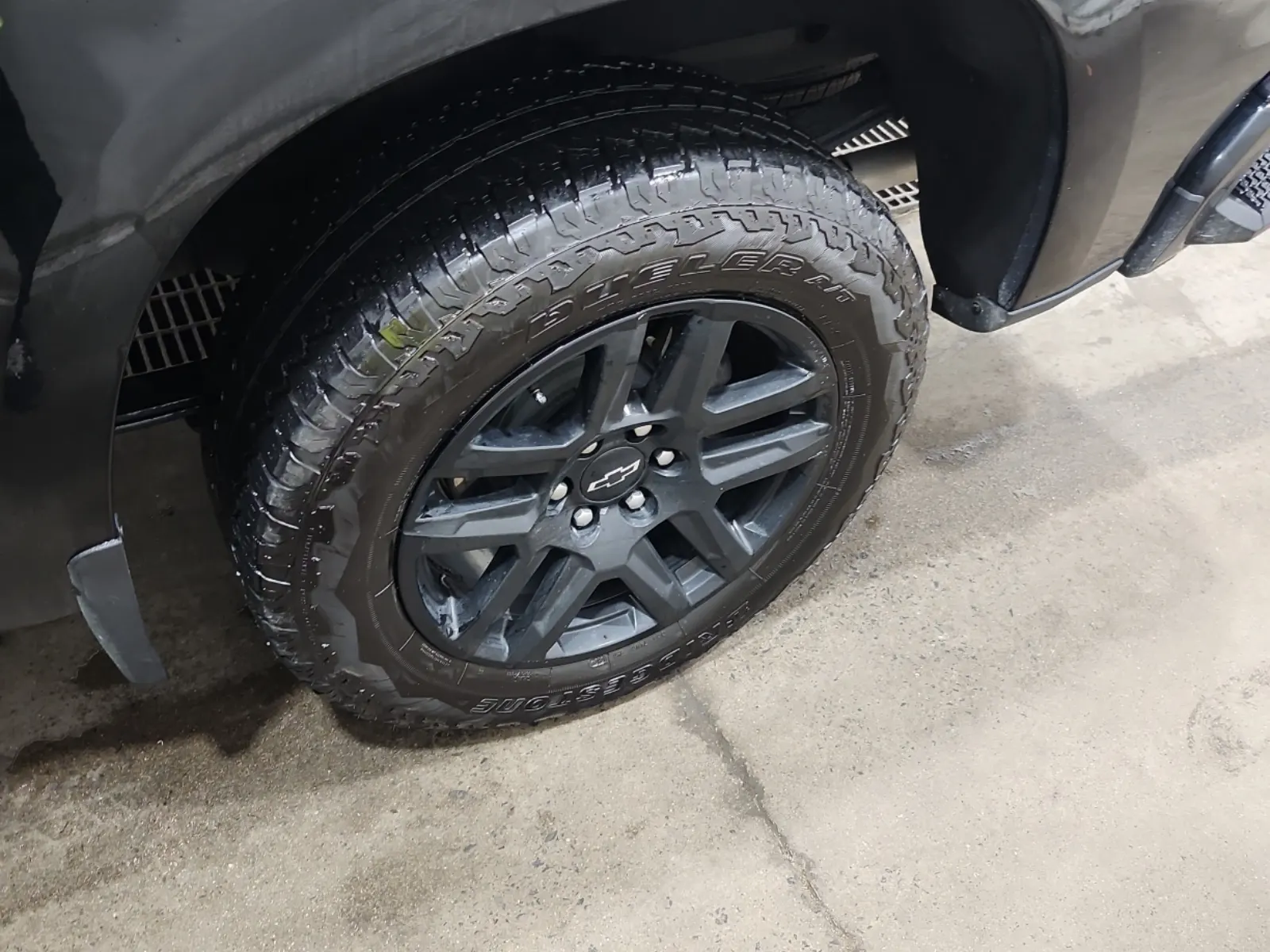 Left Rear Wheel/Tire Photo