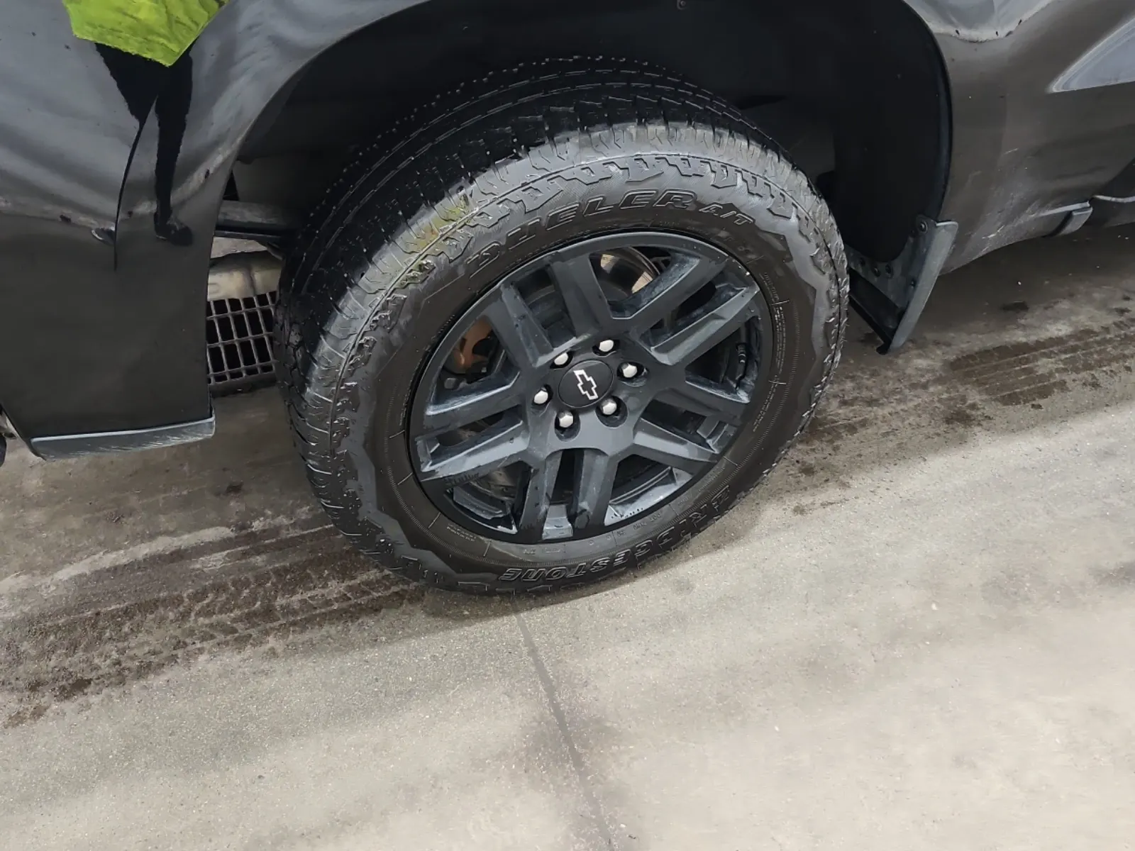 Right Rear Wheel/Tire Photo