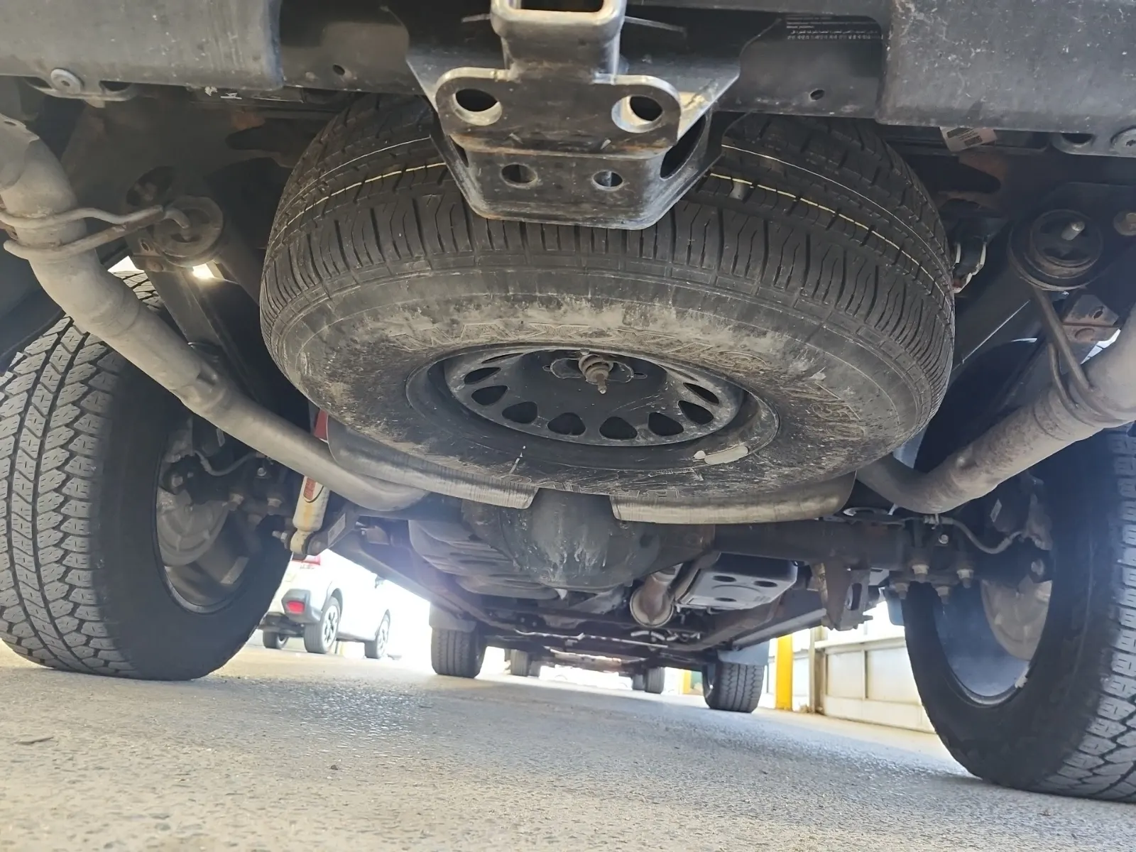 Undercarriage - Rear Photo