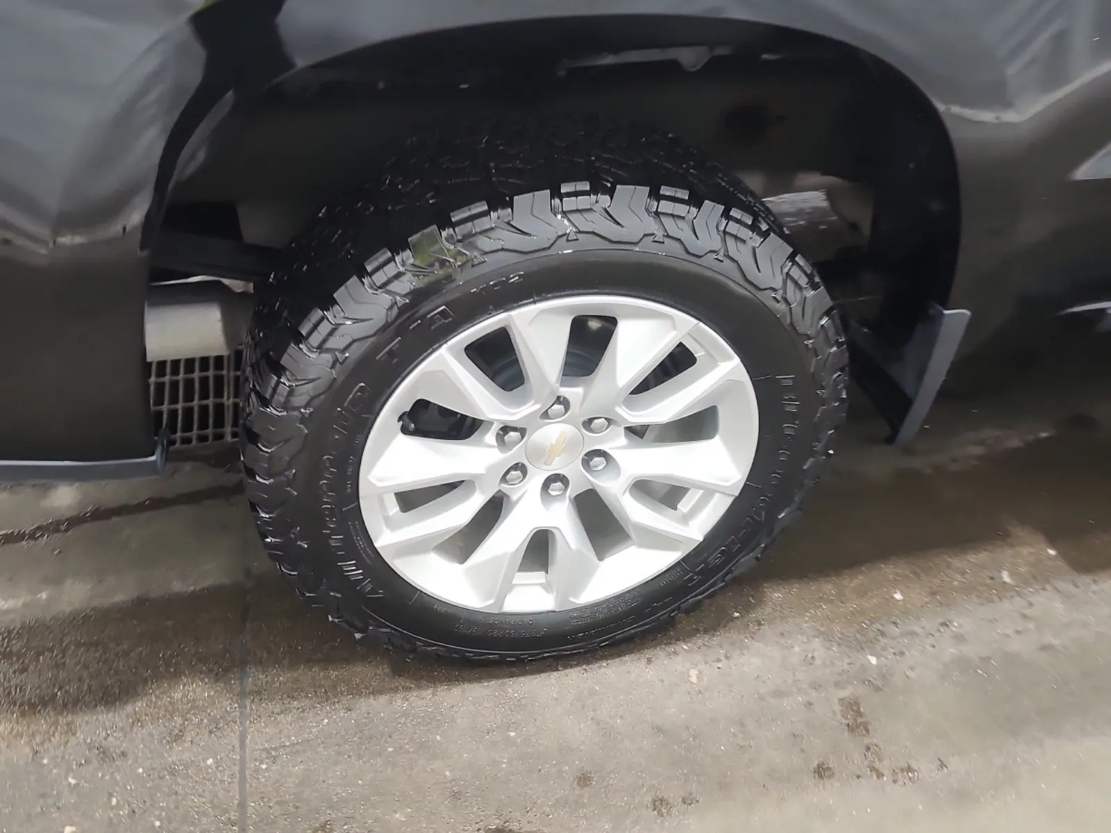 Right Rear Wheel/Tire Photo