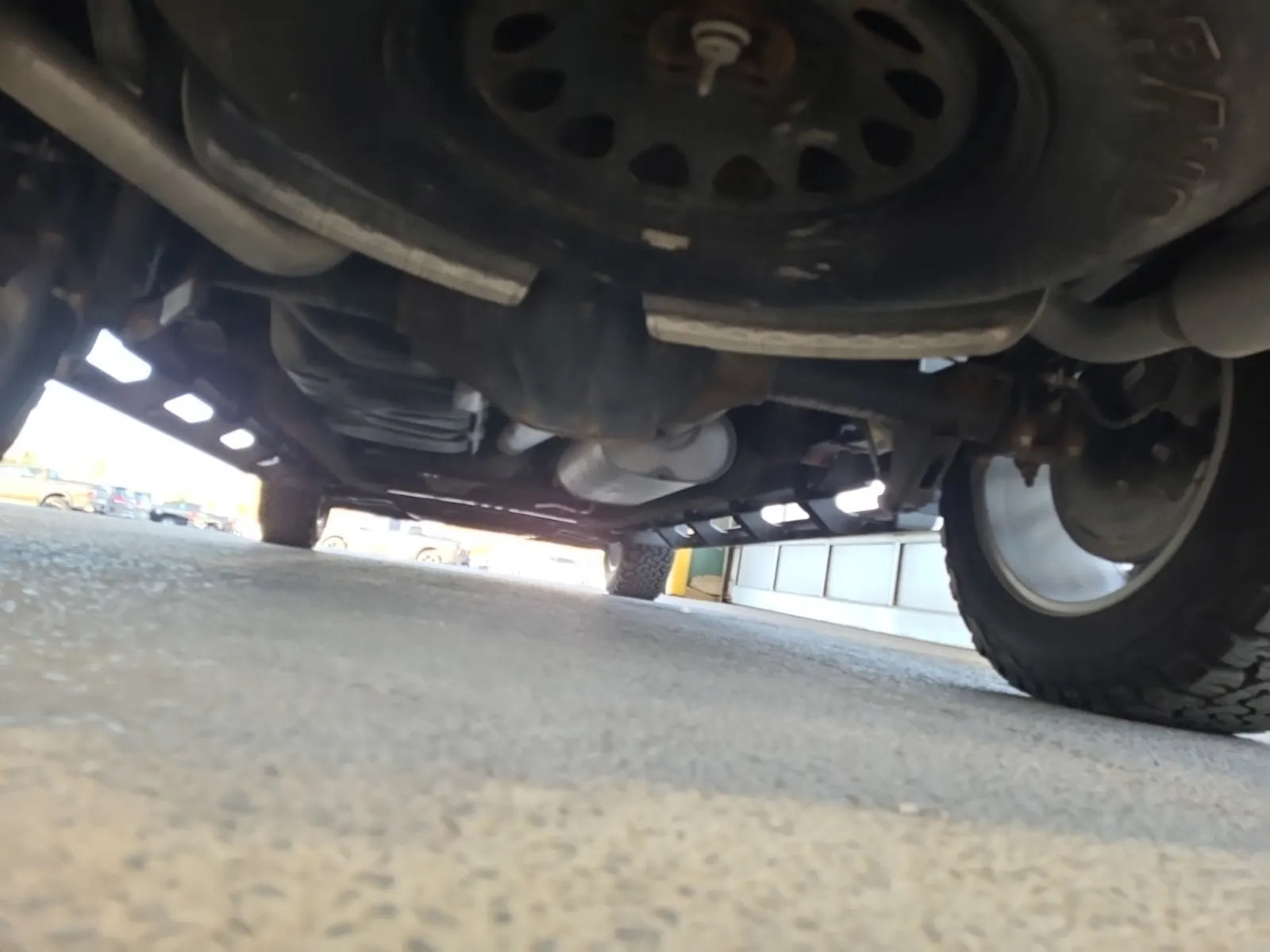 Undercarriage - Rear Photo