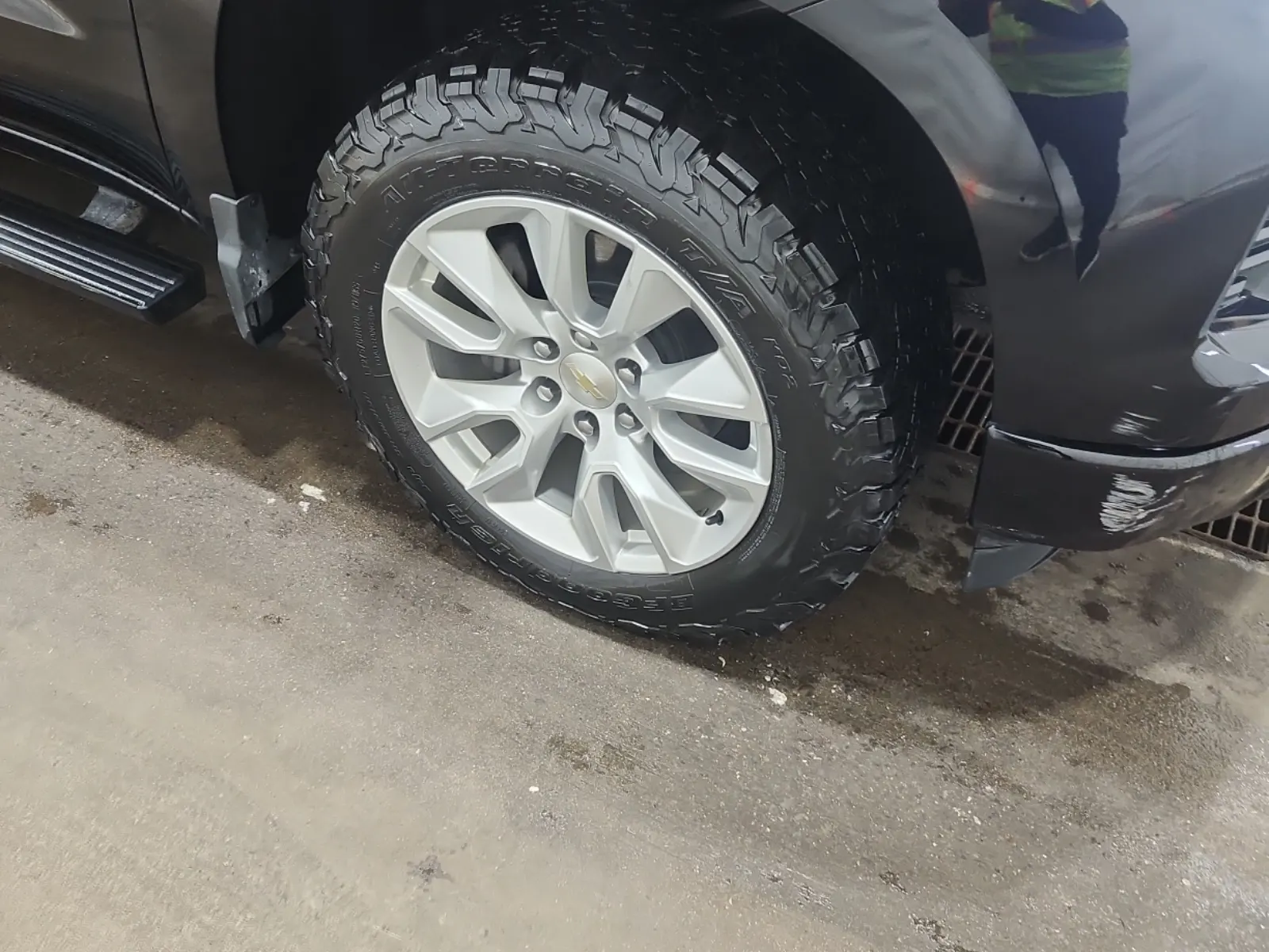 Right Front Wheel/Tire Photo