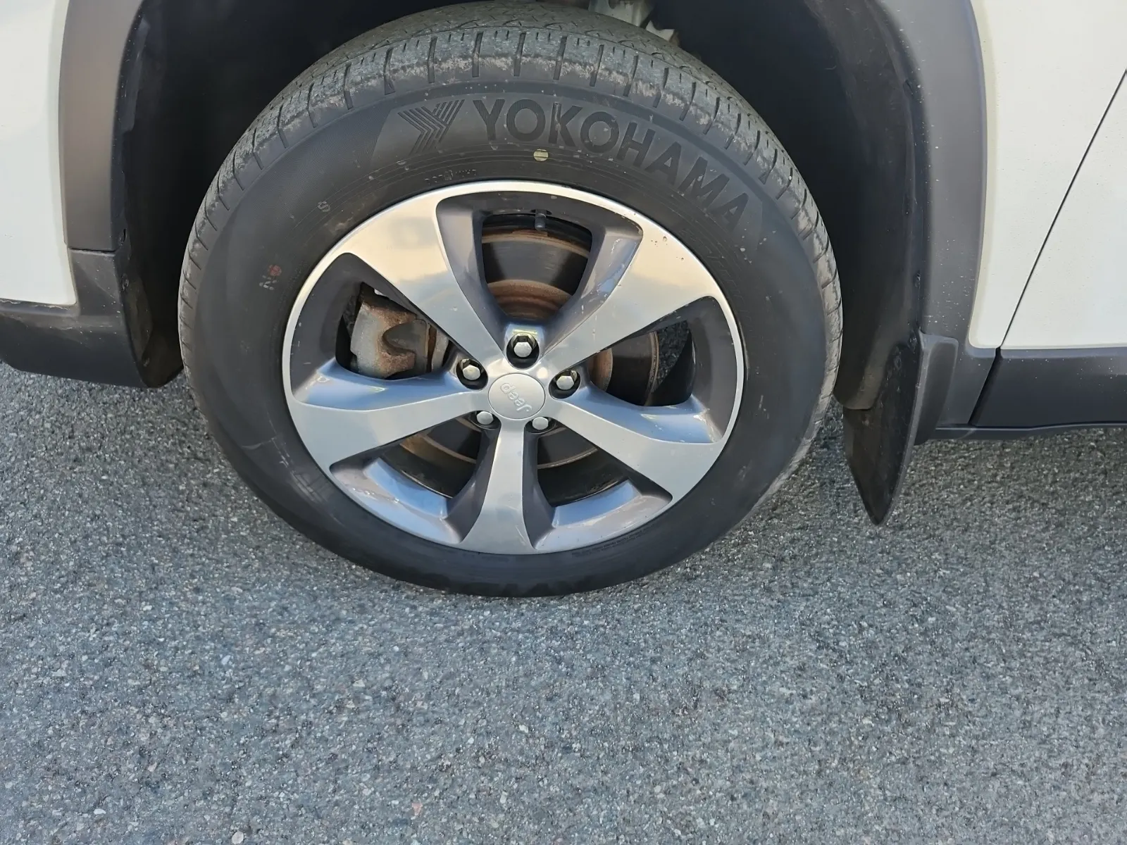 Front driver wheel/tire photo
