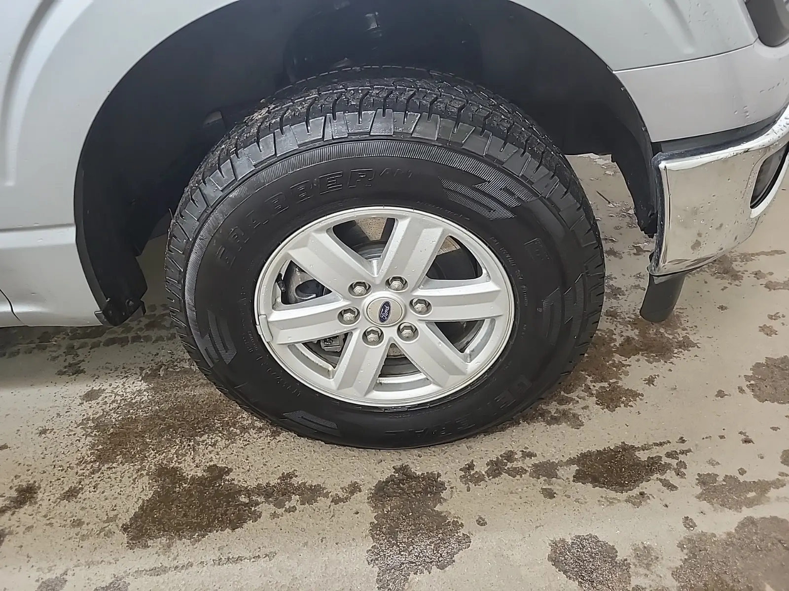 Right Front Wheel/Tire Photo