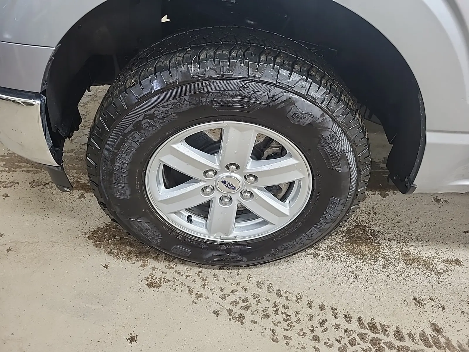 Front driver wheel/tire photo
