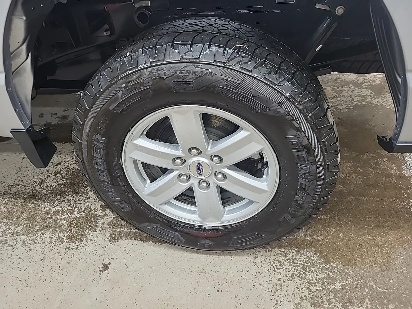 Left Rear Wheel/Tire Photo